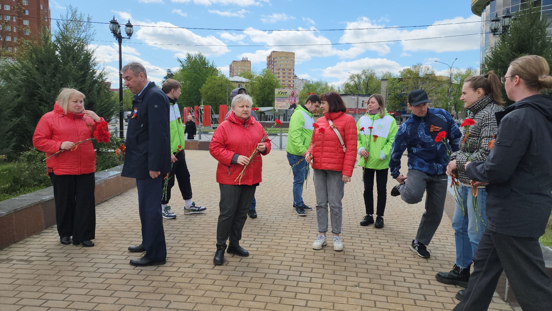 пушкино, день победы, возложение цветов к мемориалу скорбящей матери, лес, вертикалки, преемственность поколений, офис,
