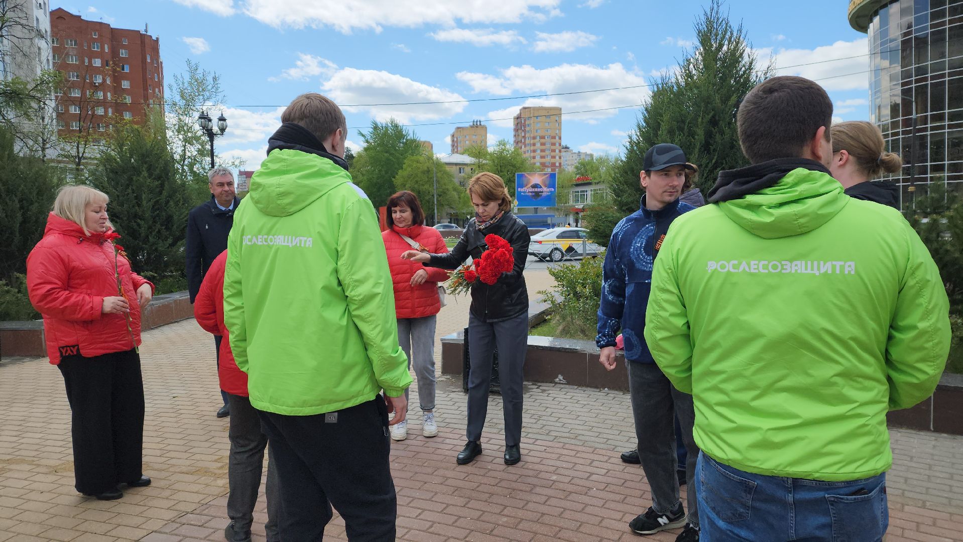 пушкино, день победы, возложение цветов к мемориалу скорбящей матери, лес, вертикалки, преемственность поколений, офис,