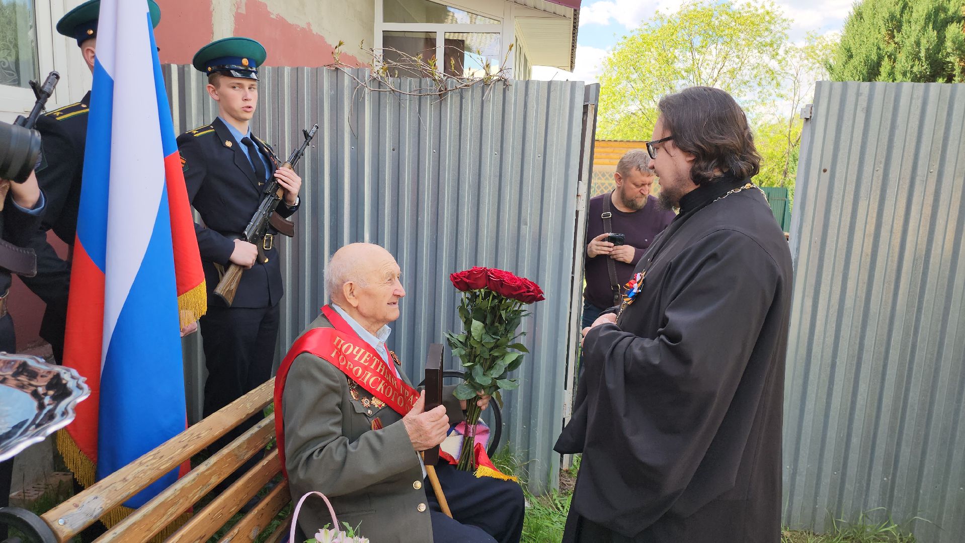 серпухов, подмосковье, ветеран ВОВ, день победы, табличка ветерану,