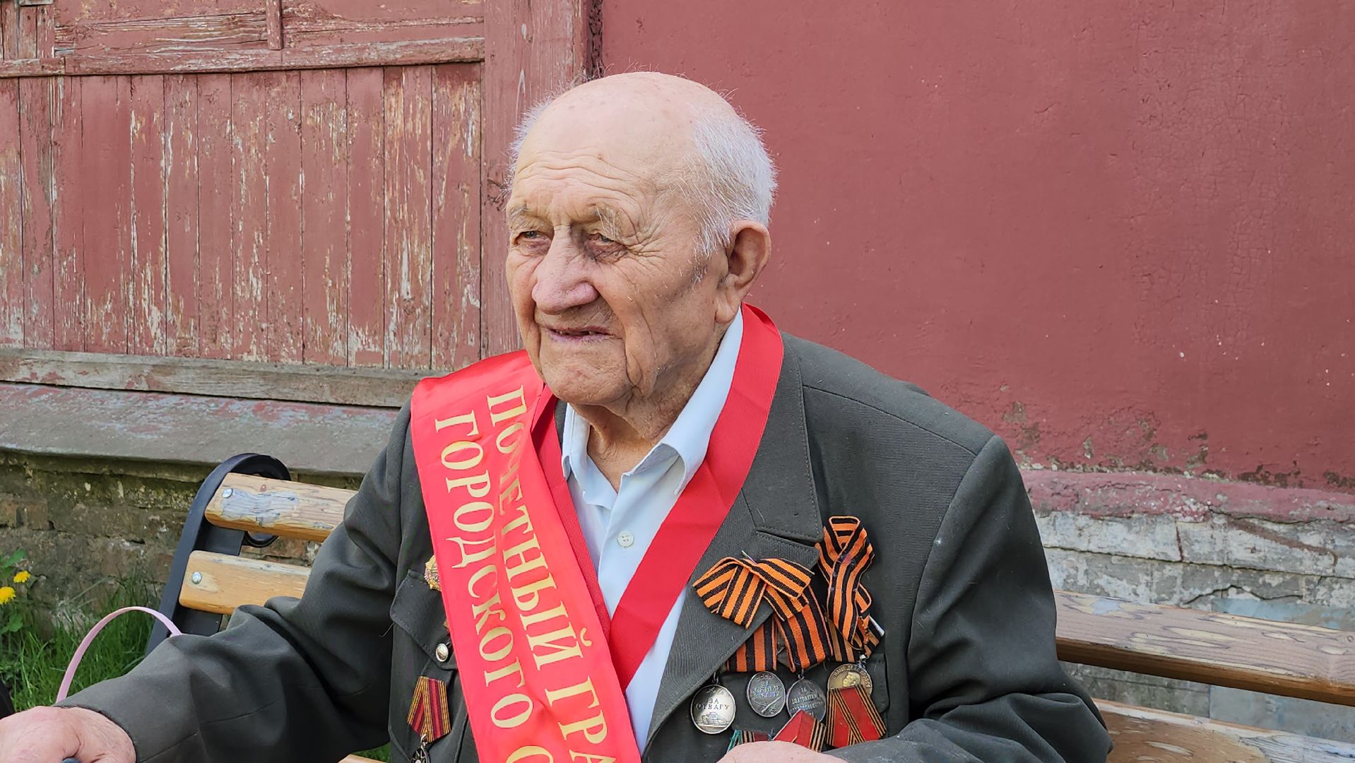 серпухов, подмосковье, ветеран ВОВ, день победы, табличка ветерану,