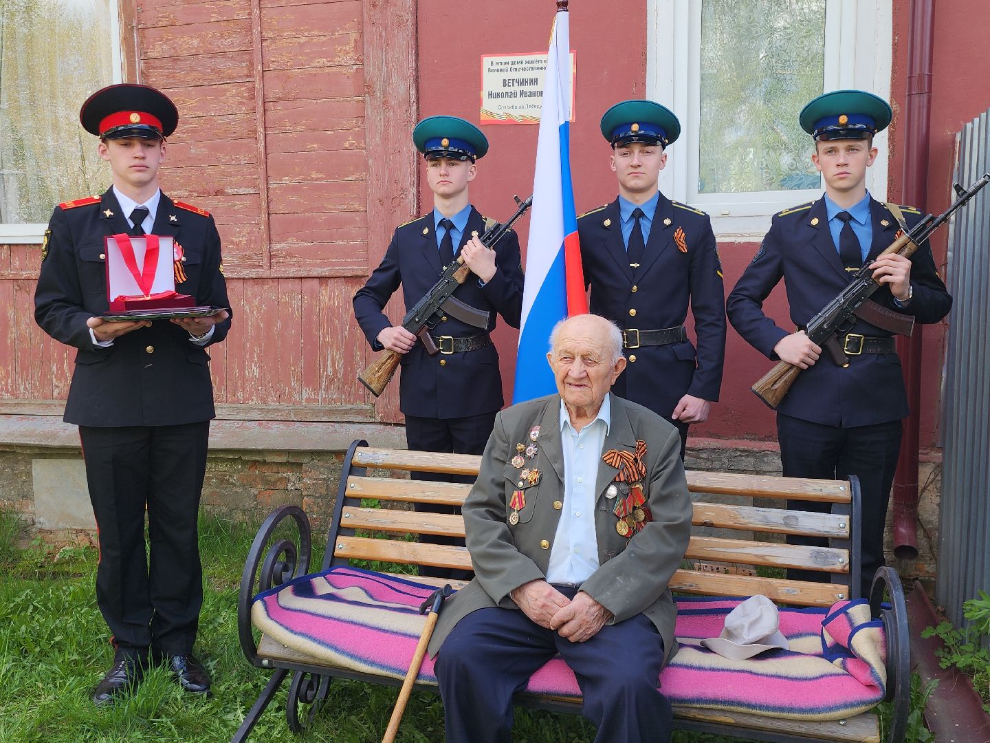 серпухов, подмосковье, ветеран ВОВ, день победы, табличка ветерану,