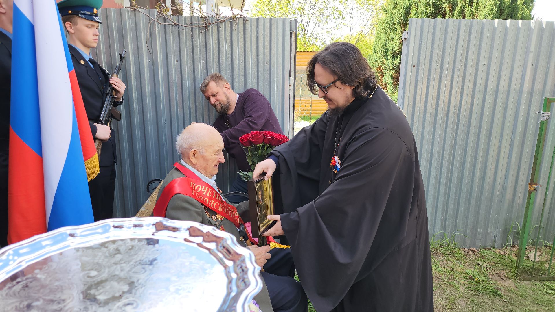 серпухов, подмосковье, ветеран ВОВ, день победы, табличка ветерану,