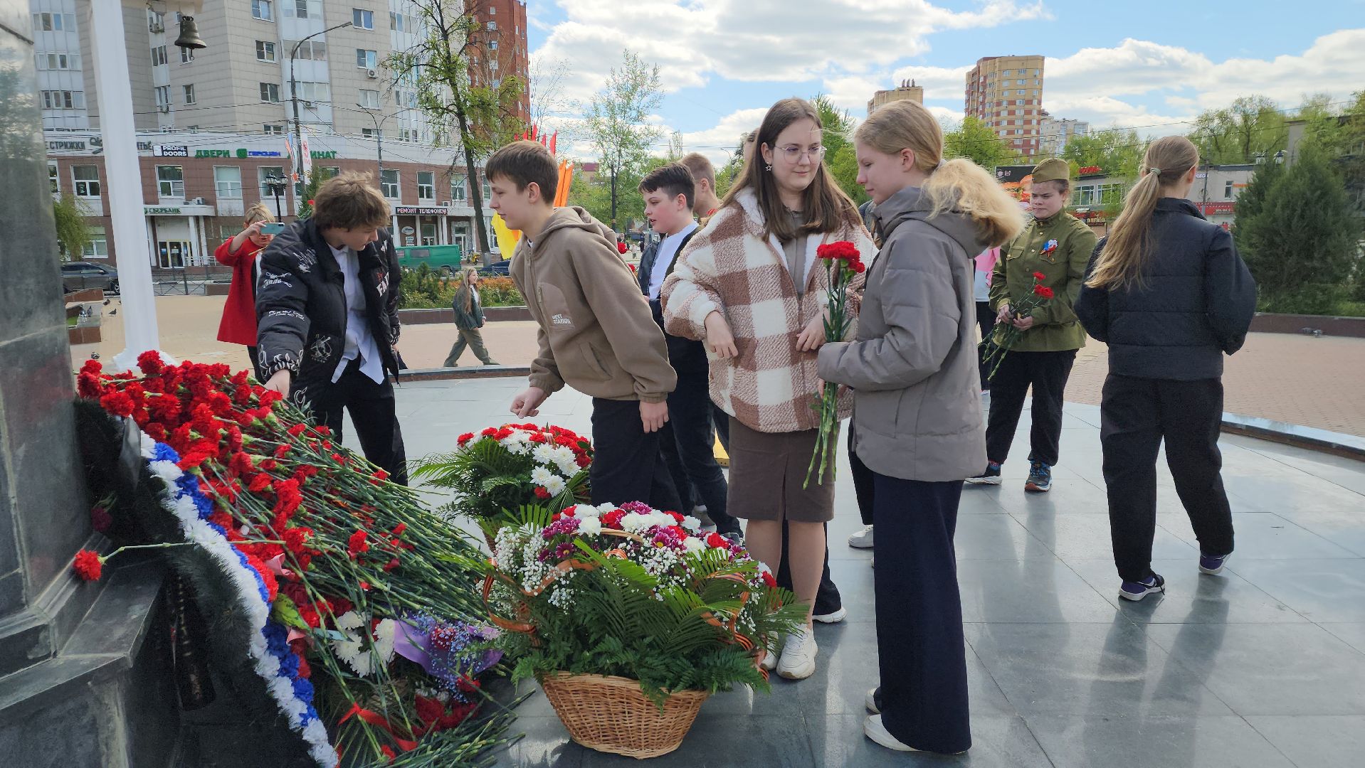 пушкино, вертикалки, 80 - летие победы, день победы, вов, защитник отечества, мемориал, возложение цветов к мемориалу скорбящей матери,