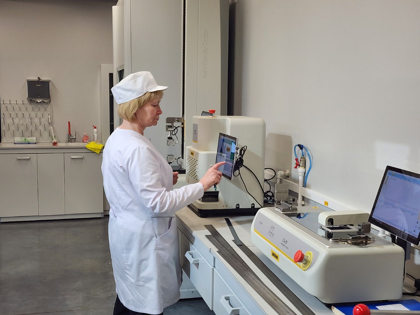 Чехов, завод МолоПак, производство картонной упаковки, служба качества, отдел технического контроля, тесты, проверки, многоэтапная система, качество продукции, сырье и материалы, процессы производства, хранение и отгрузка,