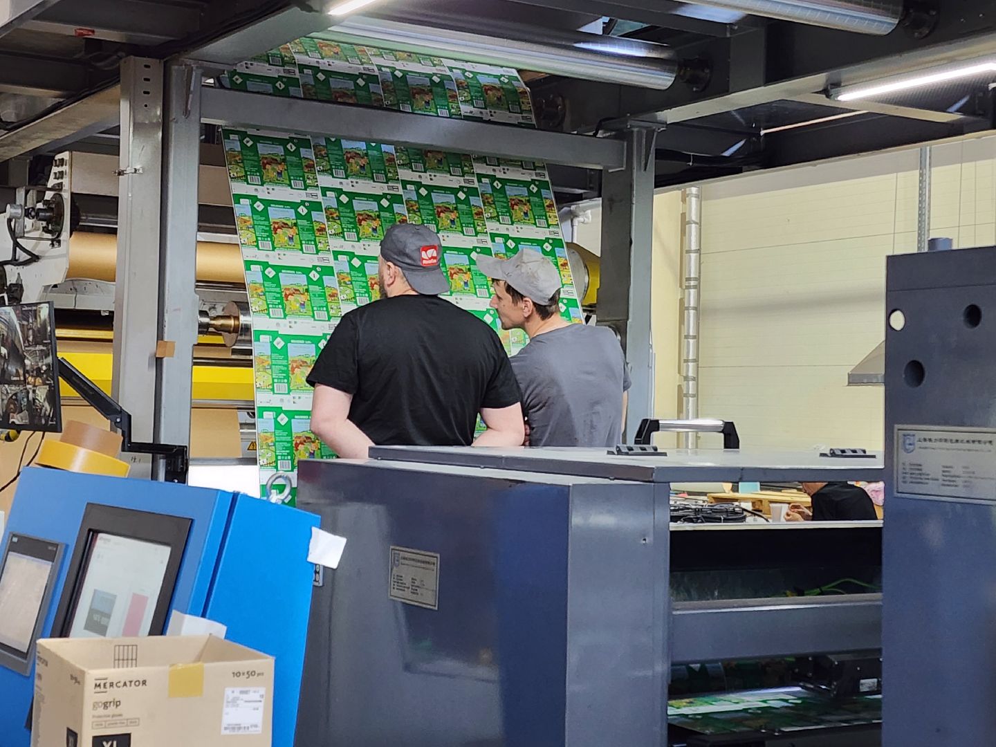 Чехов, завод МолоПак, производство картонной упаковки, служба качества, отдел технического контроля, тесты, проверки, многоэтапная система, качество продукции, сырье и материалы, процессы производства, хранение и отгрузка,