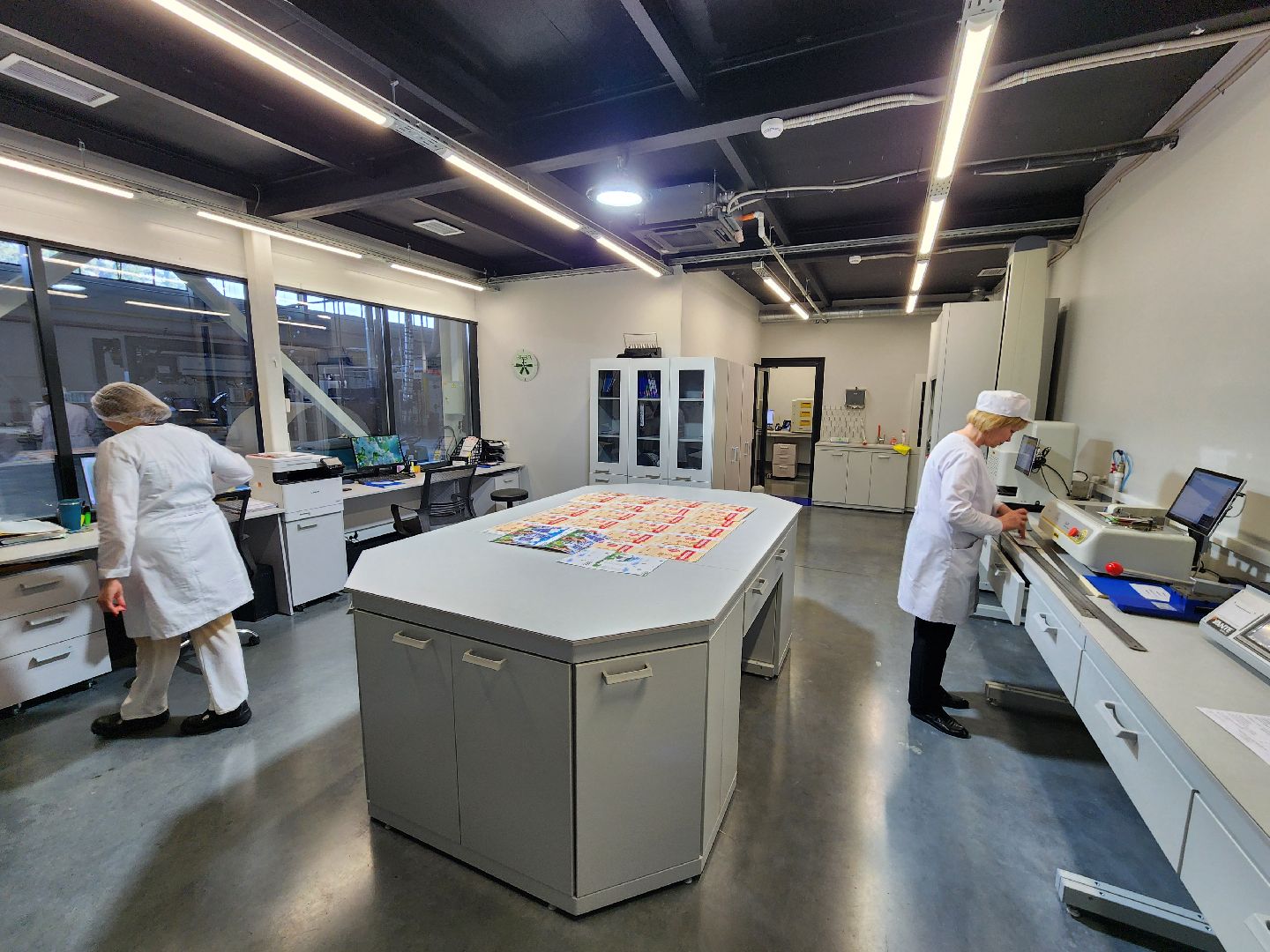 Чехов, завод МолоПак, производство картонной упаковки, служба качества, отдел технического контроля, тесты, проверки, многоэтапная система, качество продукции, сырье и материалы, процессы производства, хранение и отгрузка,