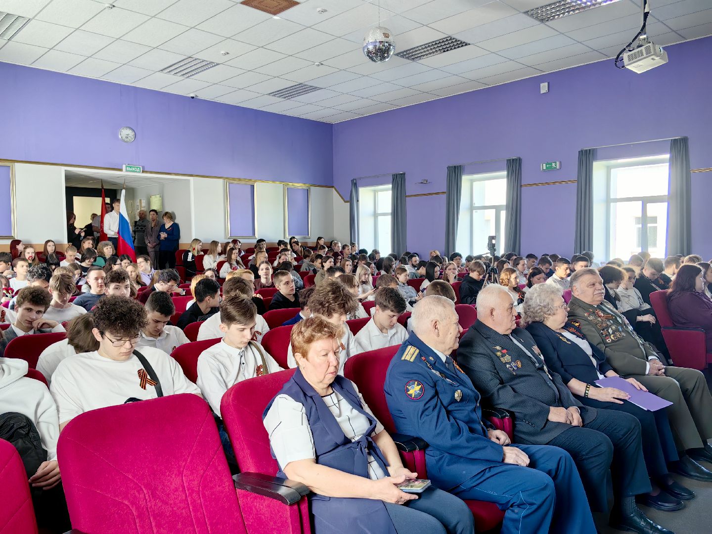 линейка, колледж, СВО, флаг РФ,