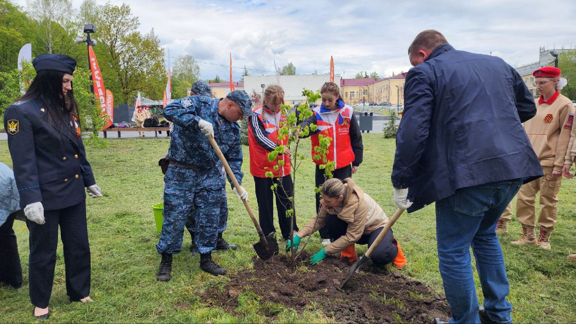 Луховицы #СадПамяти2024 #80летПобеды #ЖиваяПамять #Экология #ВолонтерыМО #ПомнимГордимся #НаследиеПобеды,