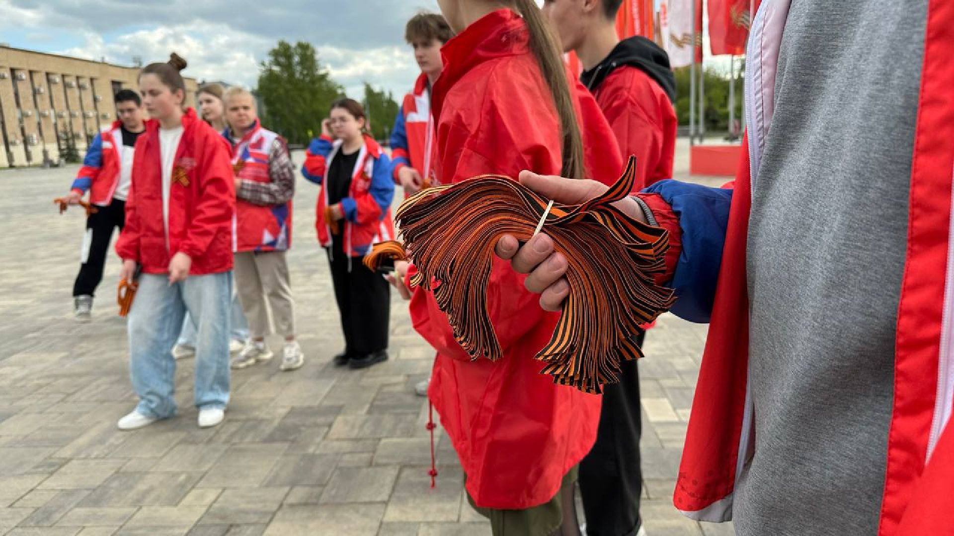 волонтеры, домодедово, георгиевская лента,