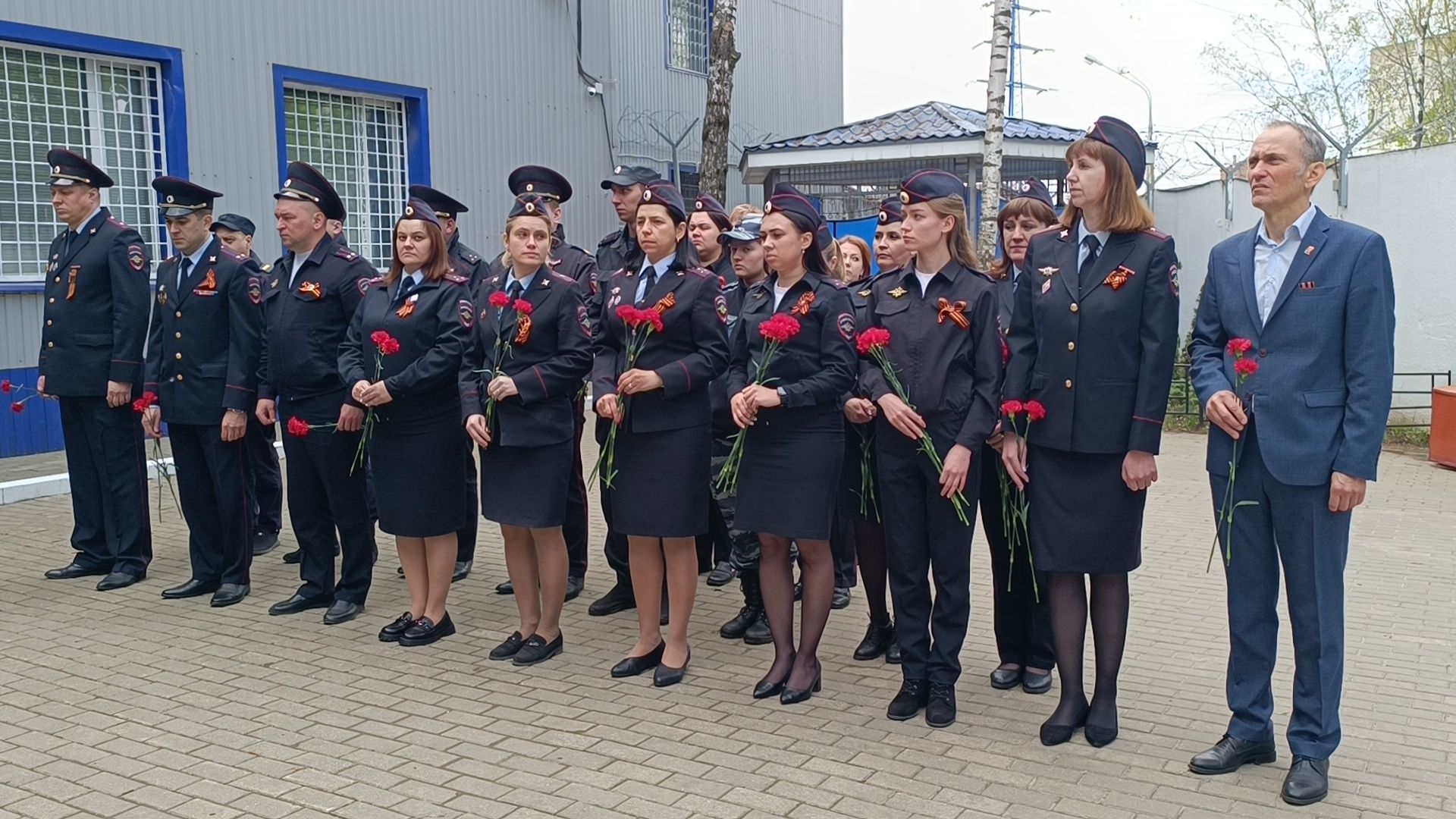 полиция, лобня, цветы,