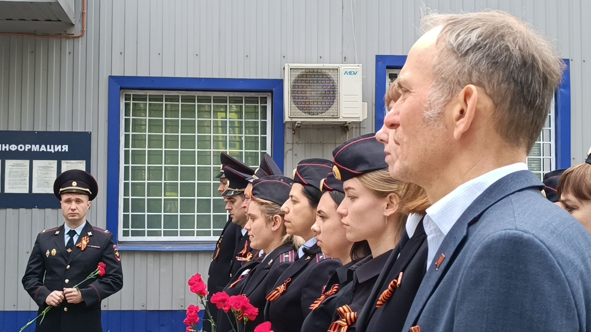 полиция, лобня, цветы,