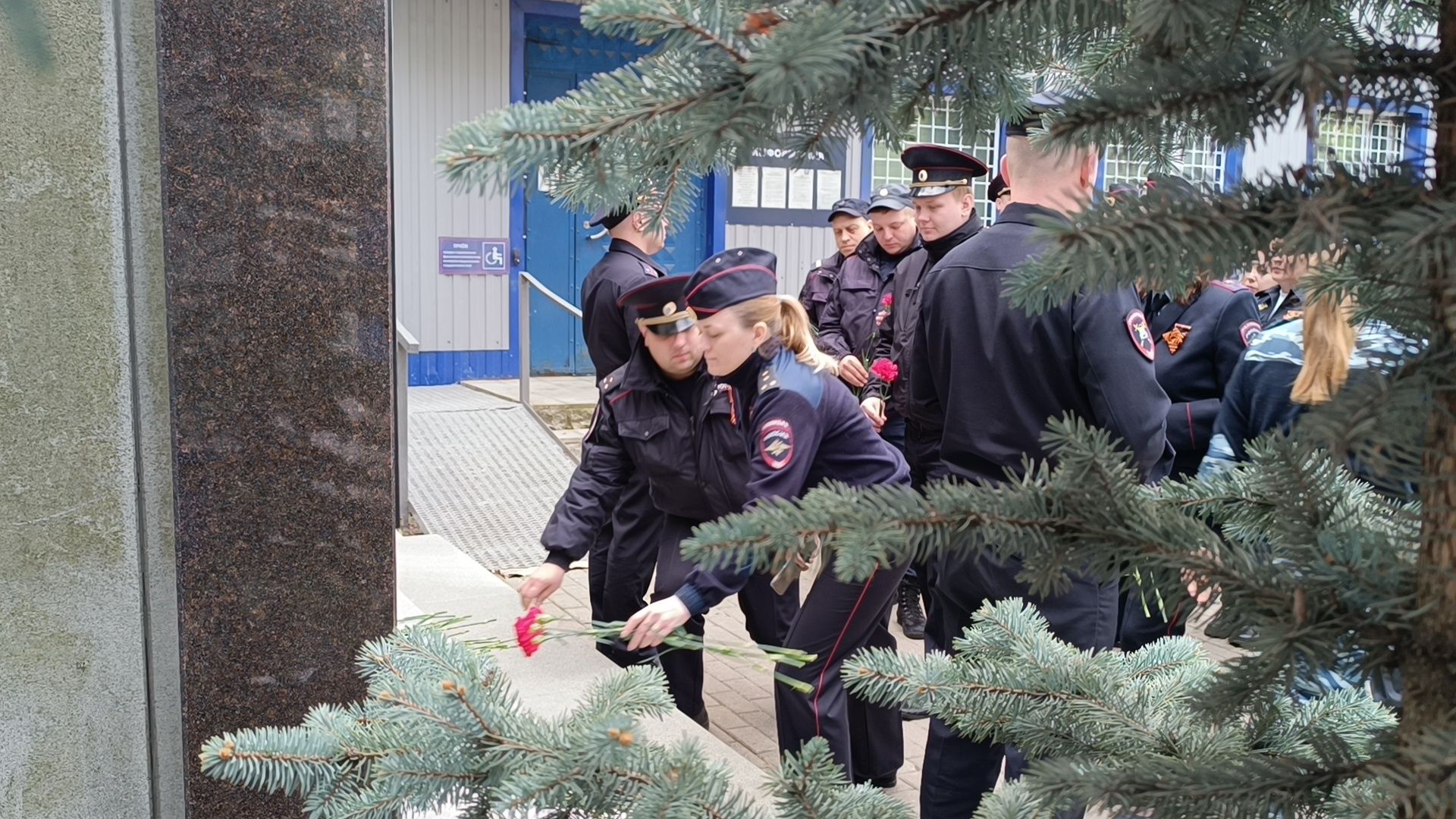 полиция, лобня, цветы,