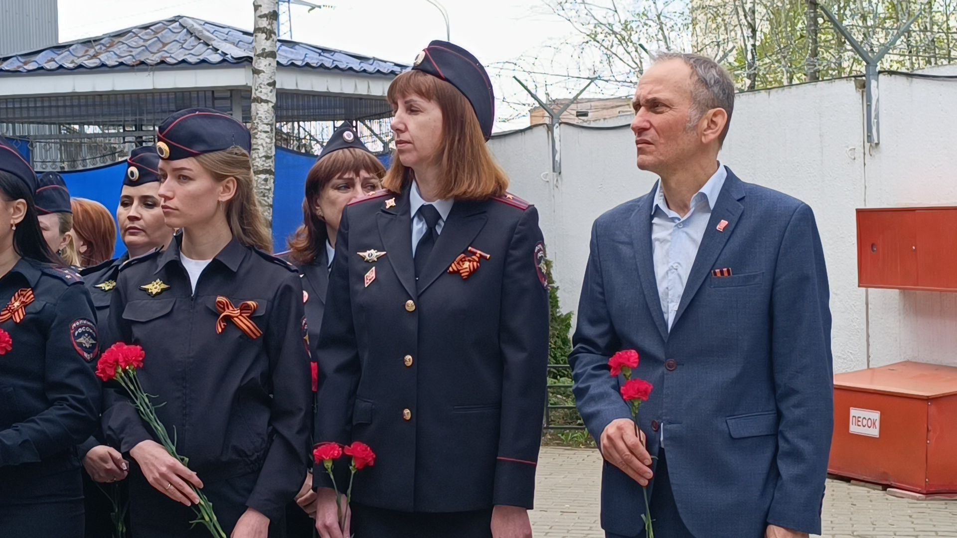 полиция, лобня, цветы,