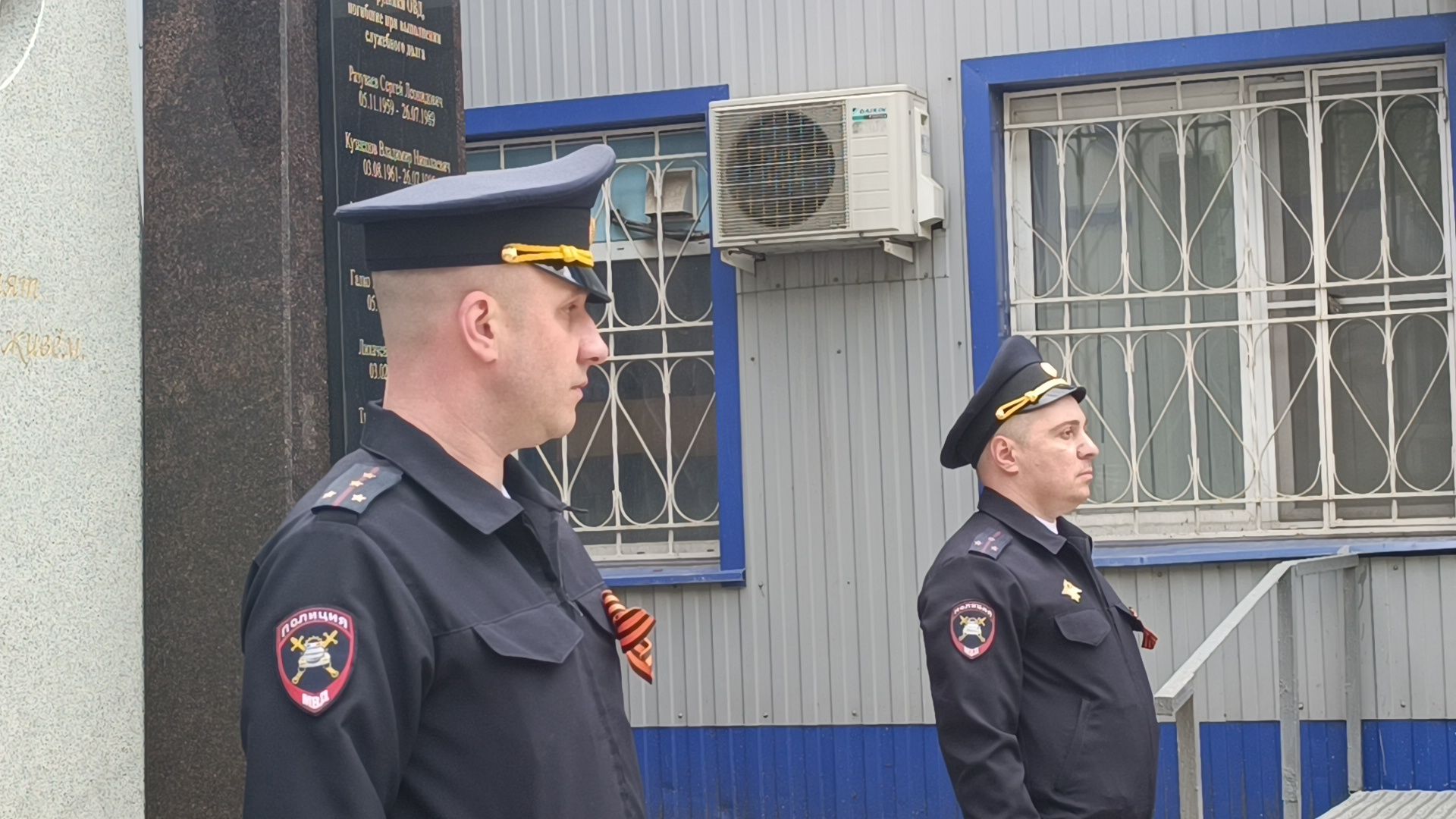 полиция, лобня, цветы,