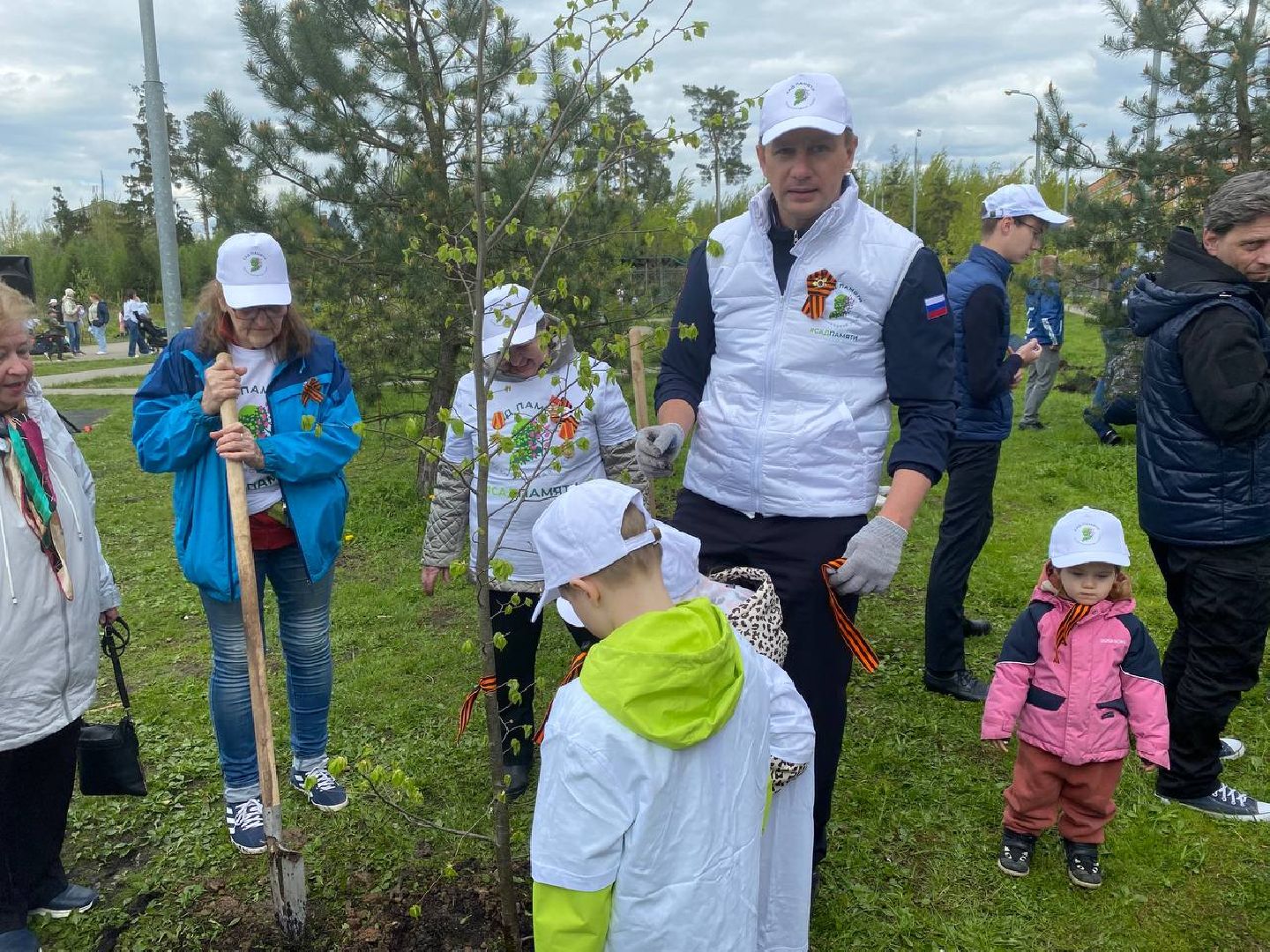 сад памяти, посадить дерево, новый сад в Опалихе,