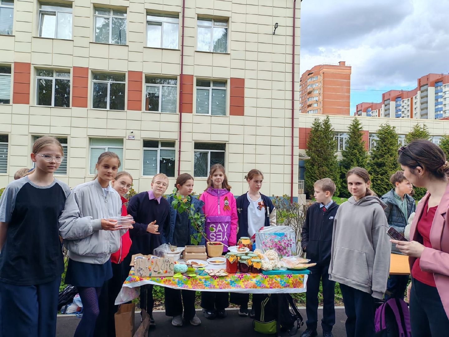 помощь СВО, школа Попова, Власиха школа Попова, благотворительная ярмарка,