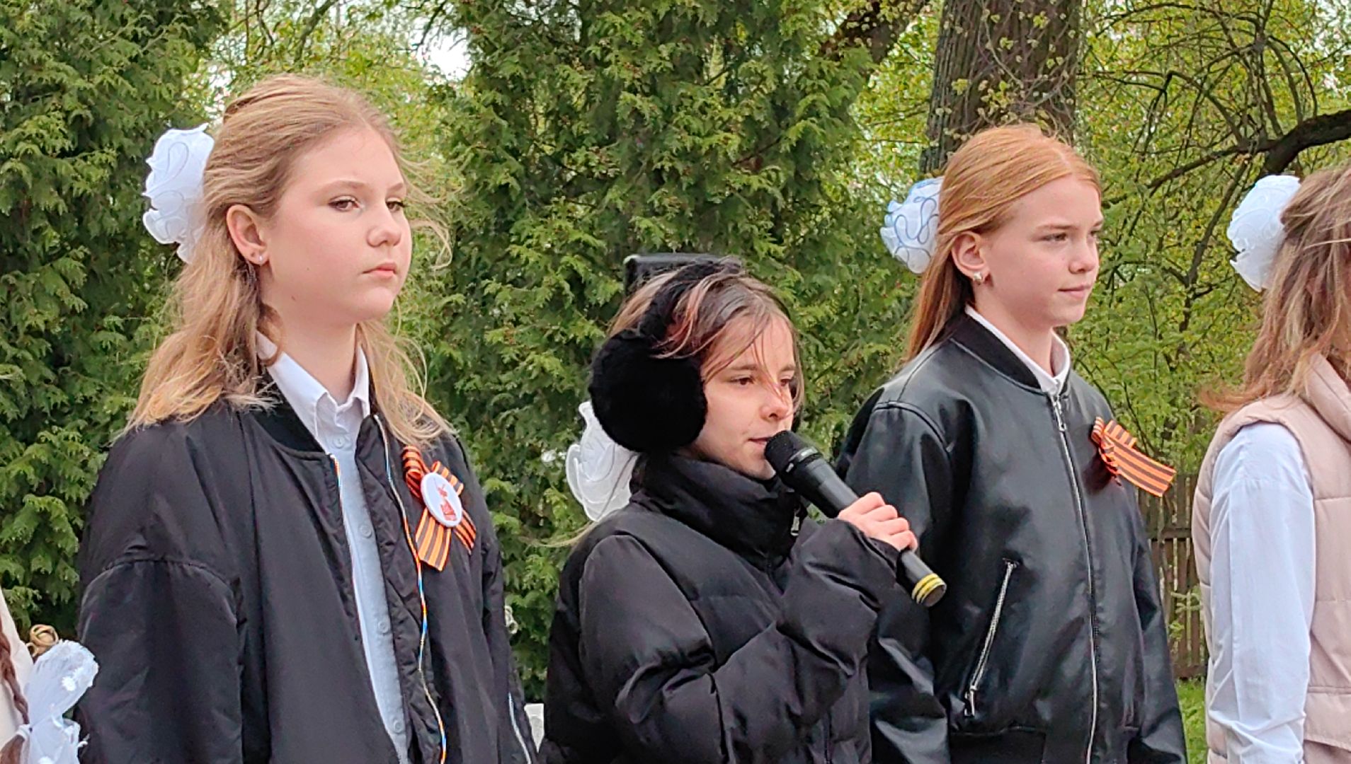 возложение цветов, памятник, скорбящая мать, ветераны, венок,