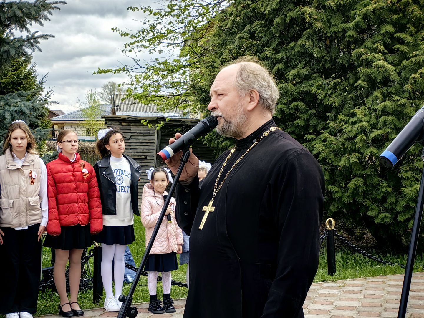 возложение цветов, памятник, скорбящая мать, ветераны, венок,