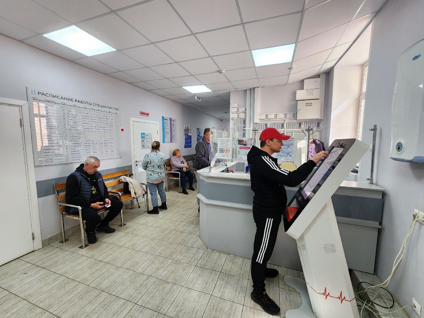 Чехов, улица Пионерская, взрослая поликлиника, ремонт, кабинет выписки льготных лекарств, работа в онлайн-режиме, запись онлайн, телемедицина,  портал госуслуг, инфоматы, рецепты,