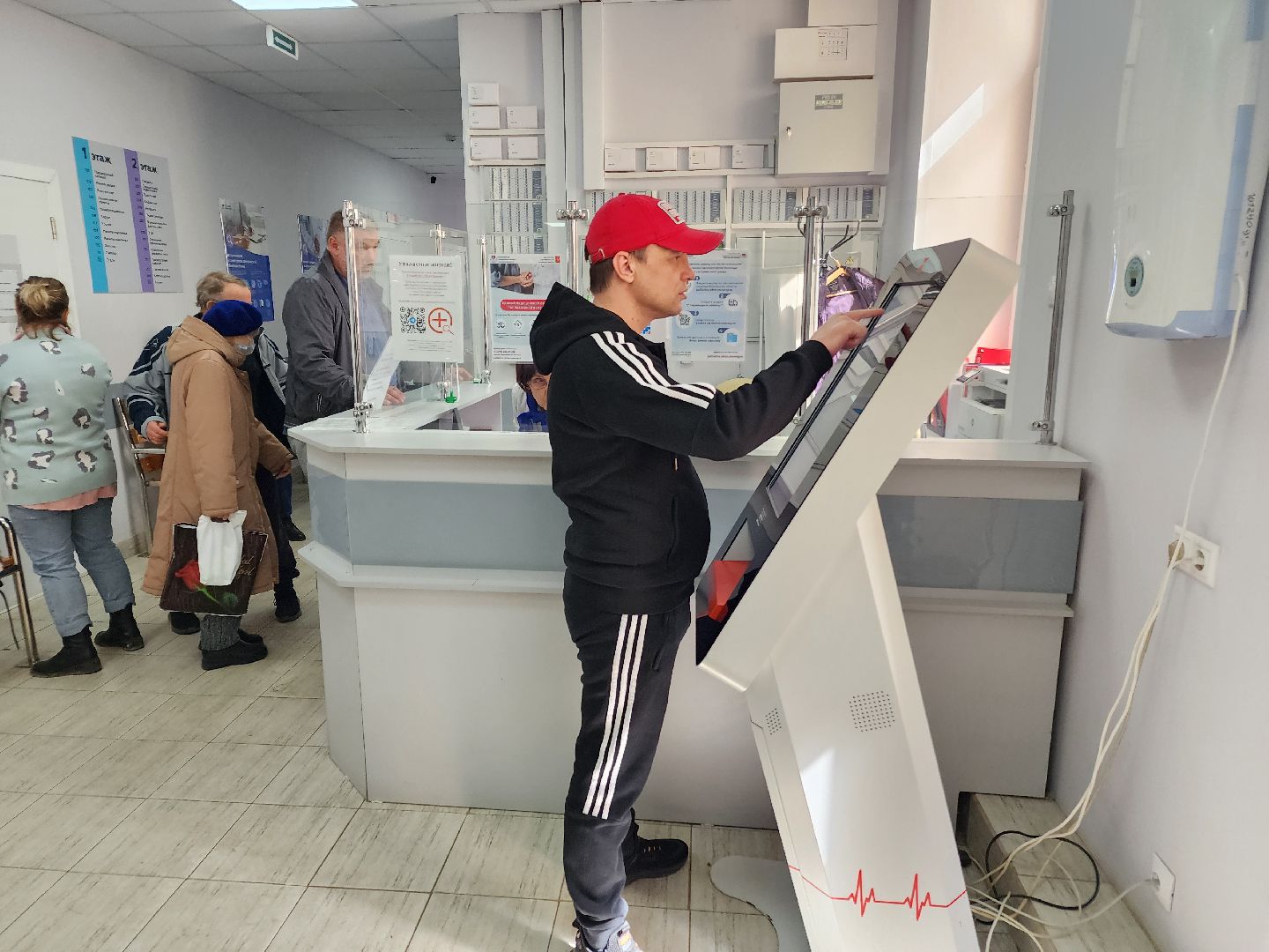 Чехов, улица Пионерская, взрослая поликлиника, ремонт, кабинет выписки льготных лекарств, работа в онлайн-режиме, запись онлайн, телемедицина,  портал госуслуг, инфоматы, рецепты,