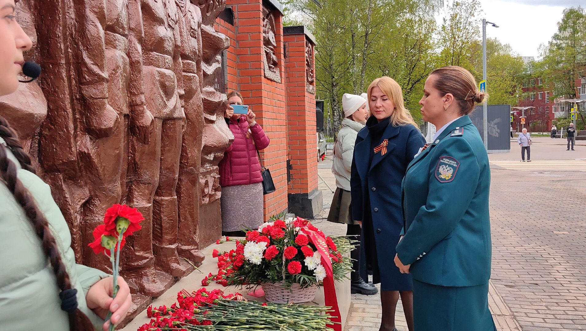 митинг, памятник, цветы, администрация, жители,