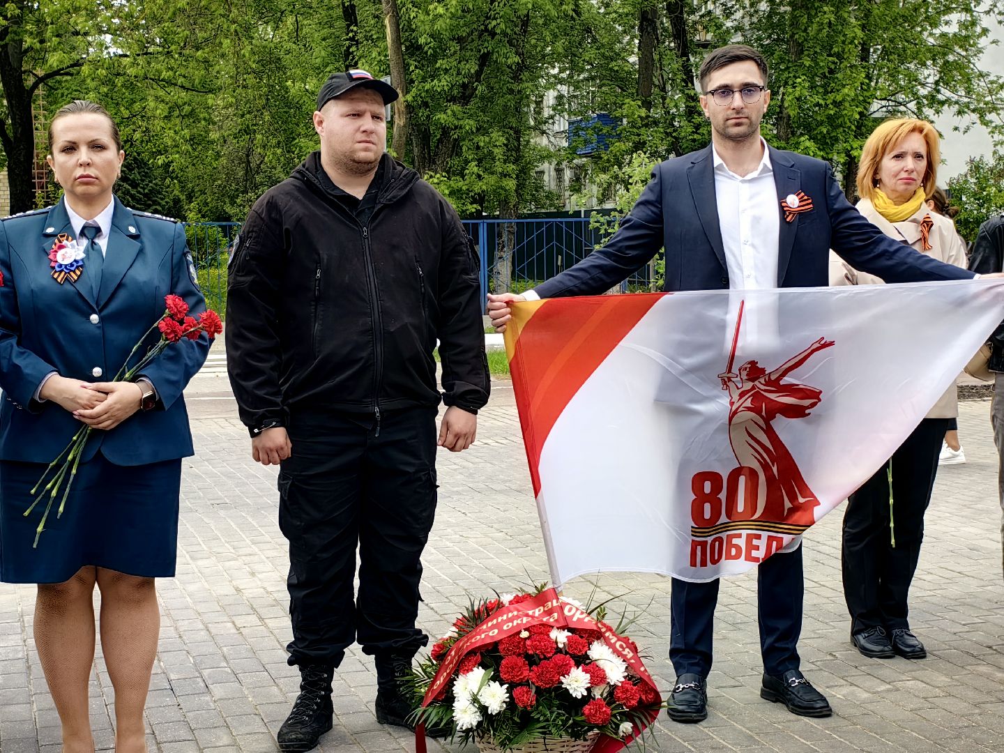 митинг, памятник, цветы, администрация, жители,