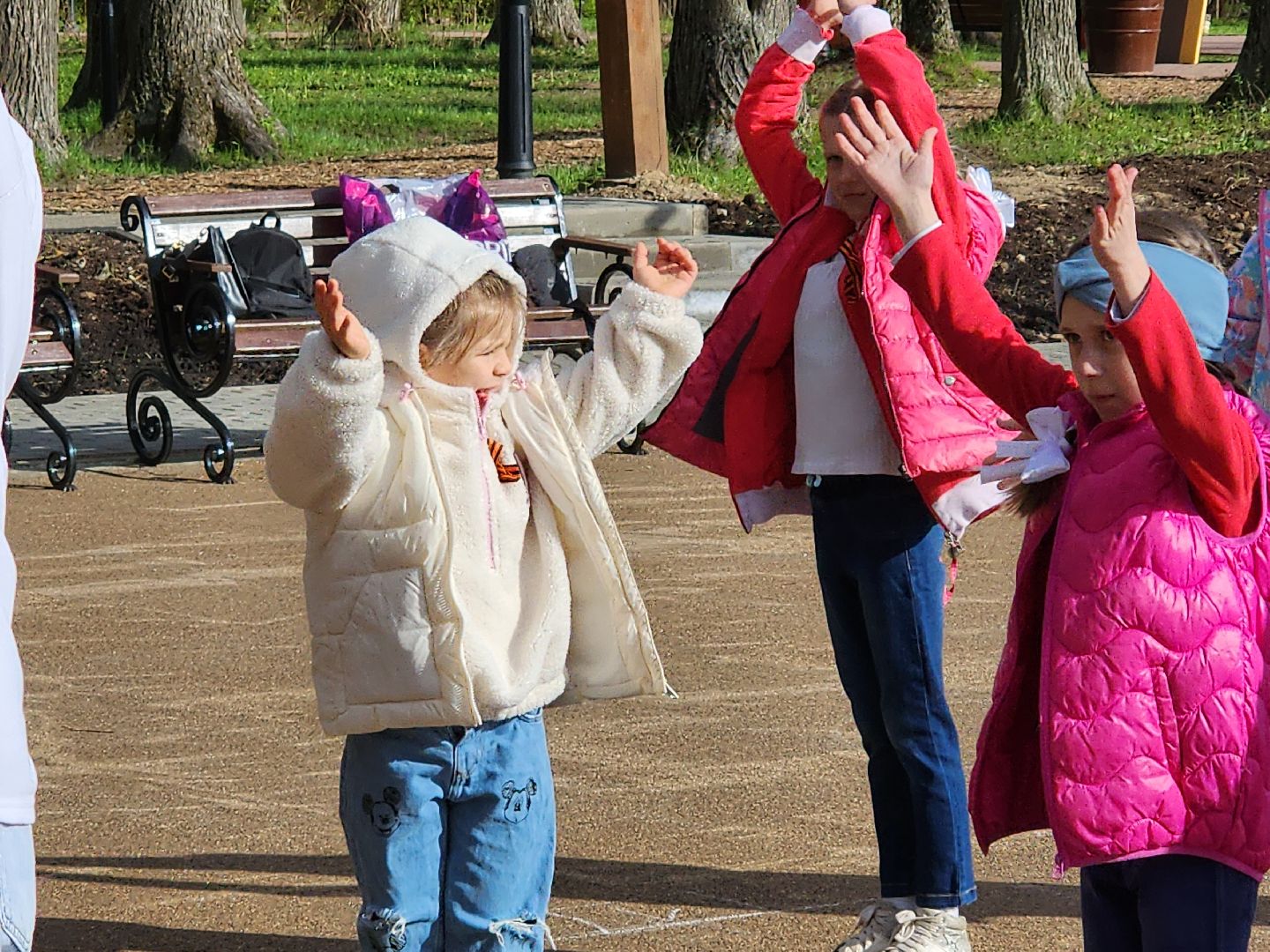 сергиев посад,скитские пруды, флешмоб в парке, 80-летие победы,