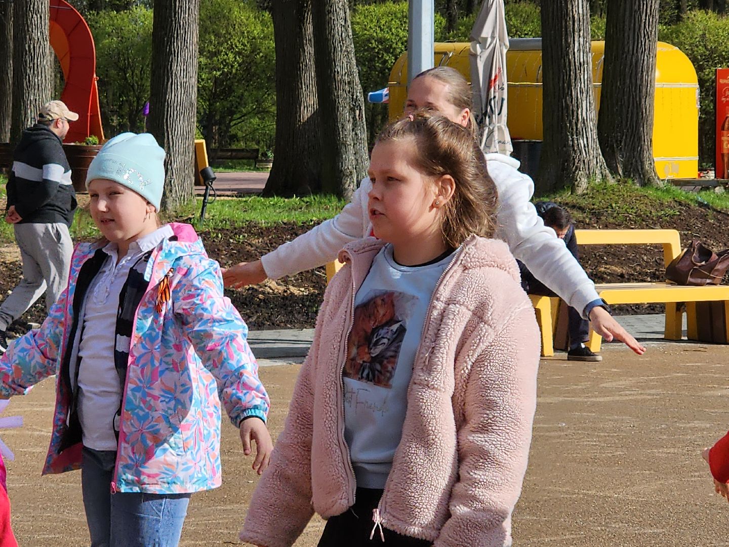 сергиев посад,скитские пруды, флешмоб в парке, 80-летие победы,