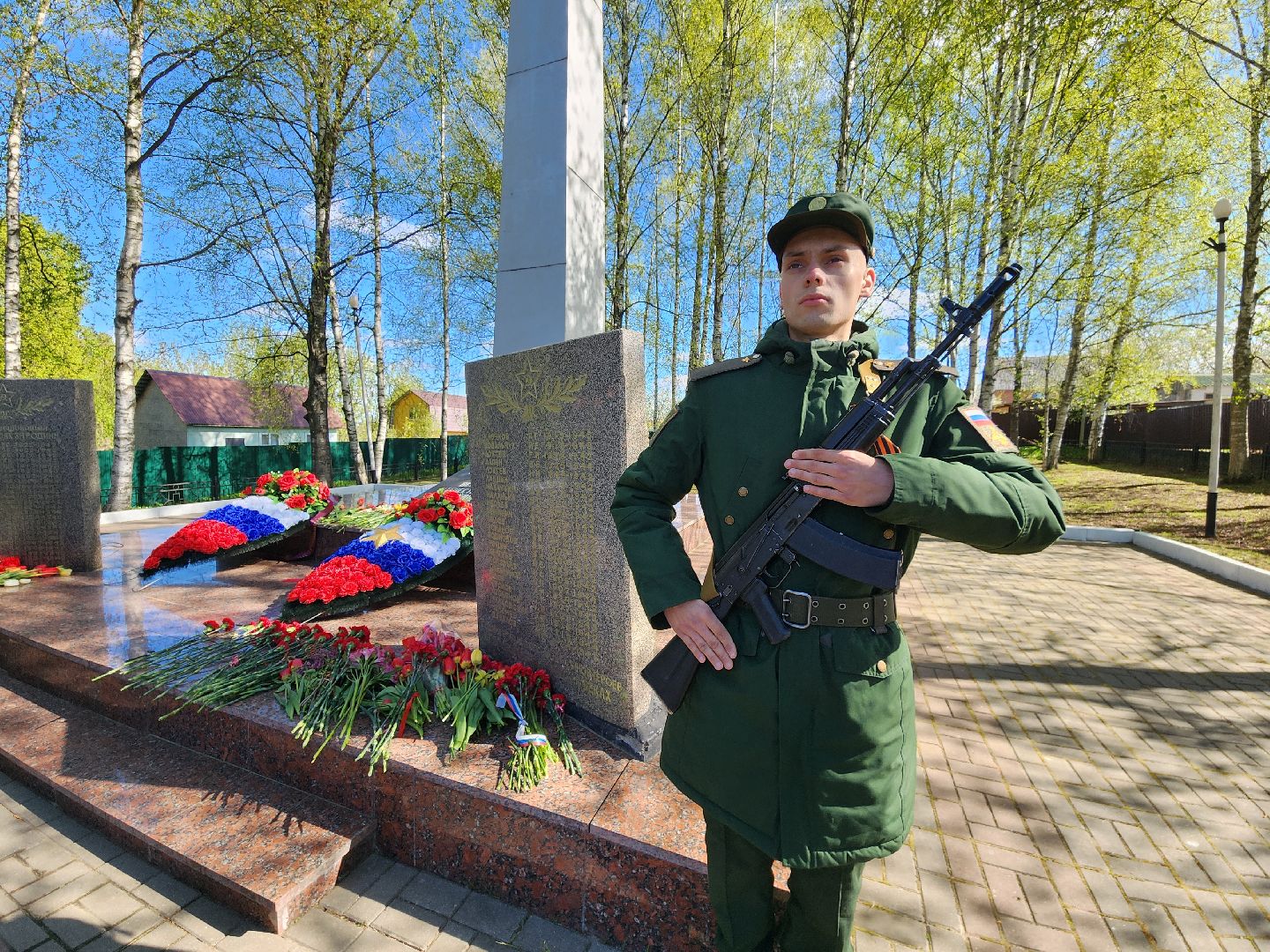Чехов , микрорайон Венюково , обелиск, мемориал, возложение цветов , День Победы , возложение венков, торжественная церемония,