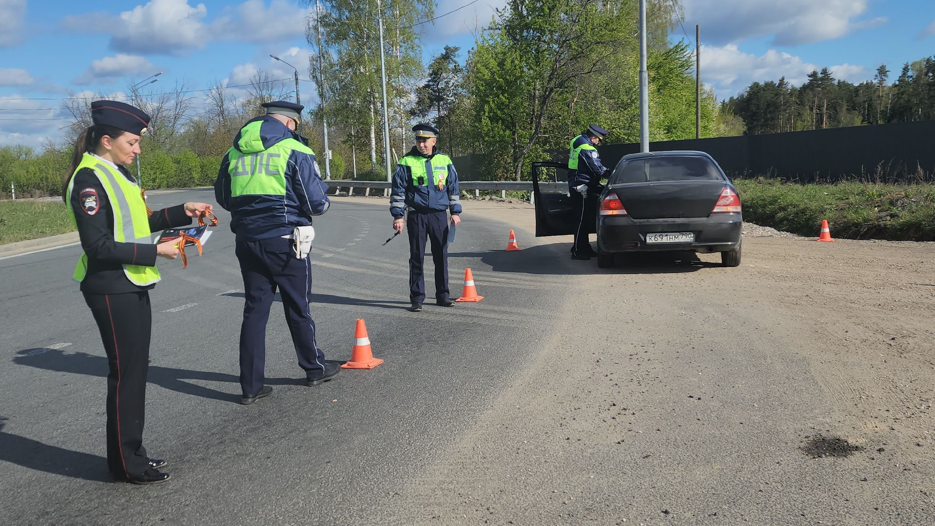 пушкино, госавтоинспекция, рейд детское кресло, рейд безопасности, 9 мая, георгиевская лента, световозвращатели,вертикалки,