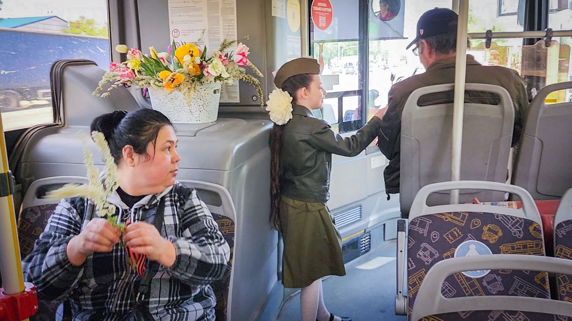 бронницы , день победы в бронницах, дети, мострансавто, баянист в автобусе,