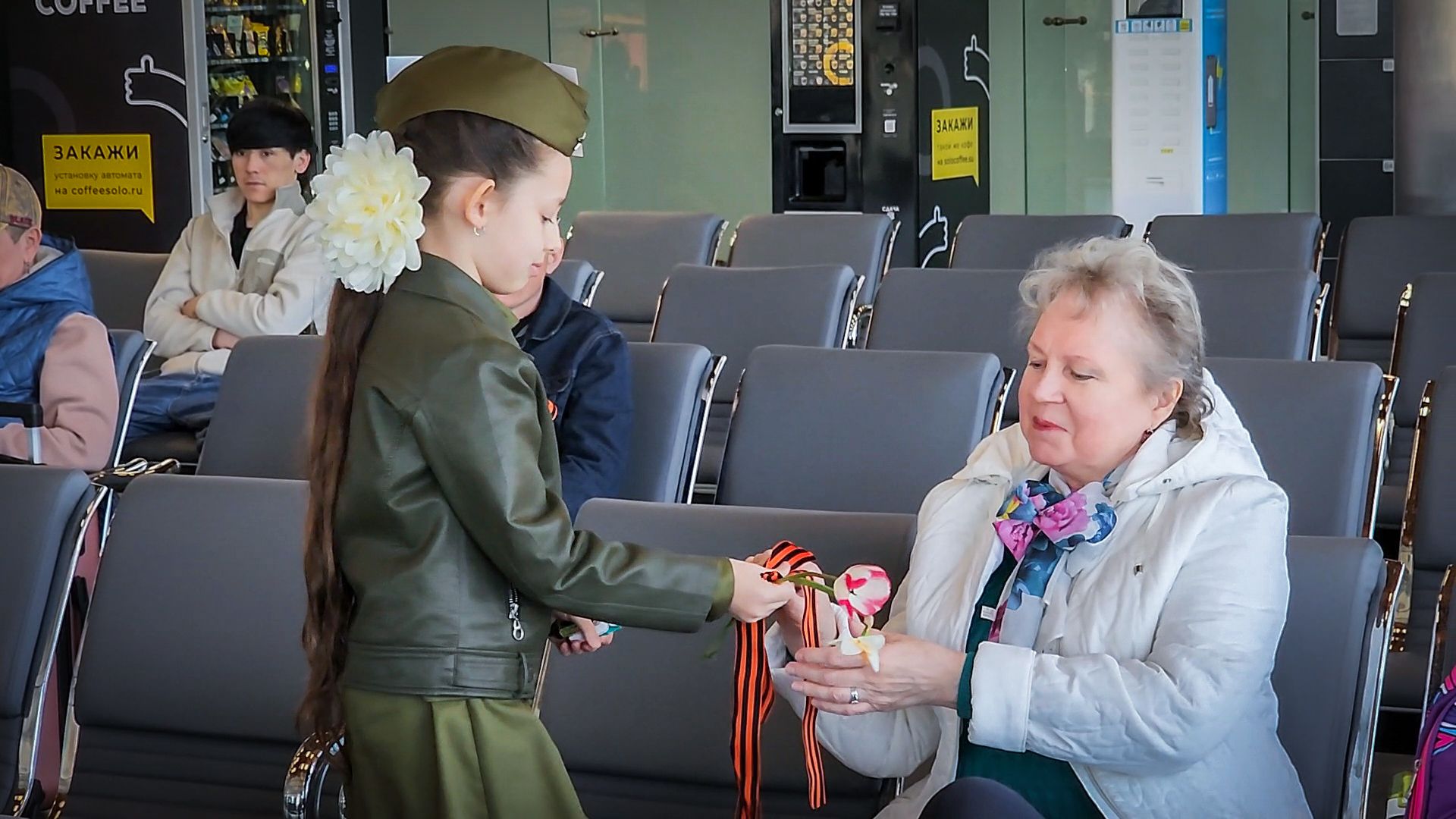 бронницы , день победы в бронницах, дети, мострансавто, баянист в автобусе,