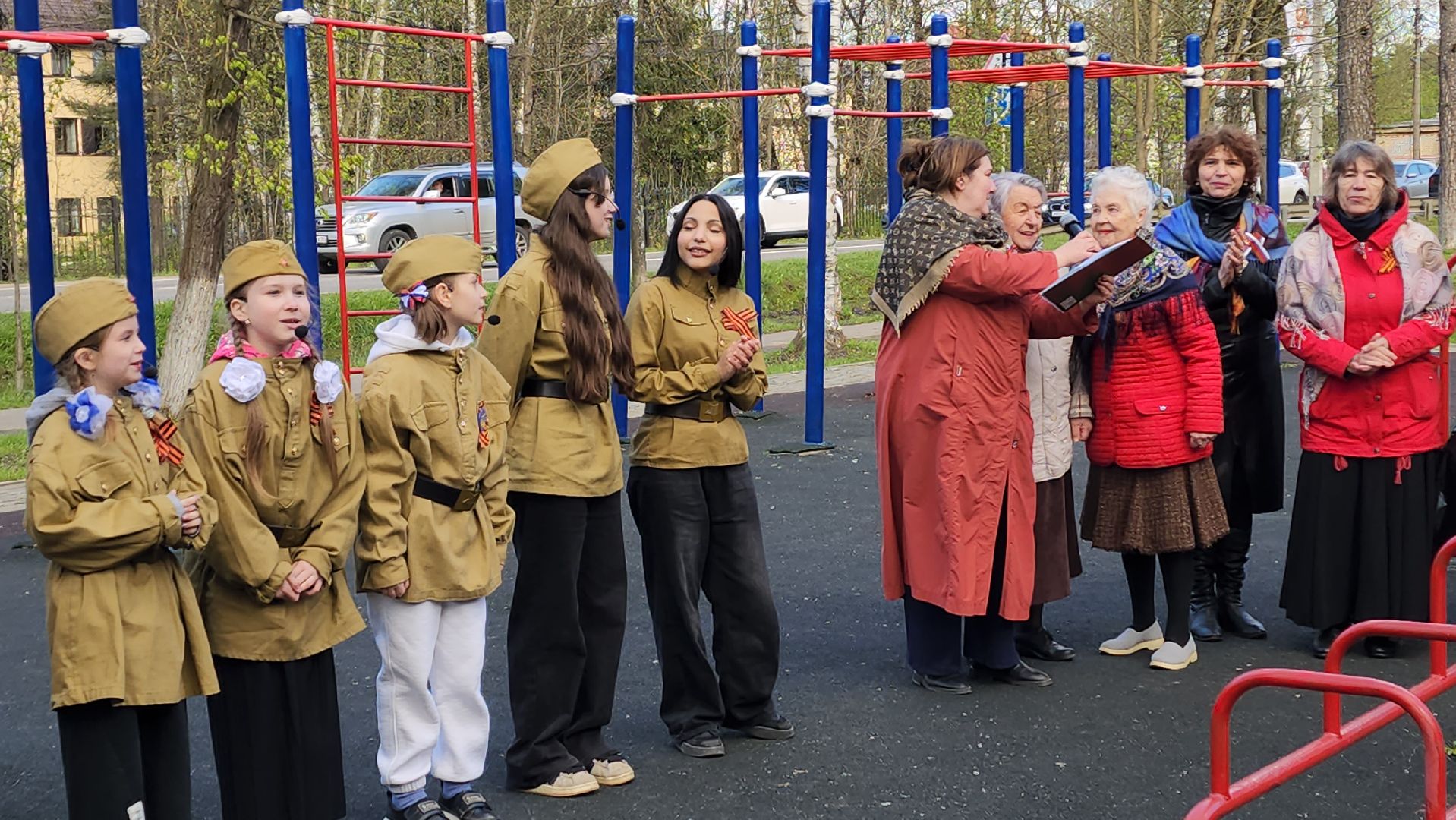 пушкинский округ, поселок,акция, песни победы, песни военных лет, жители,музыка под открытым небом,