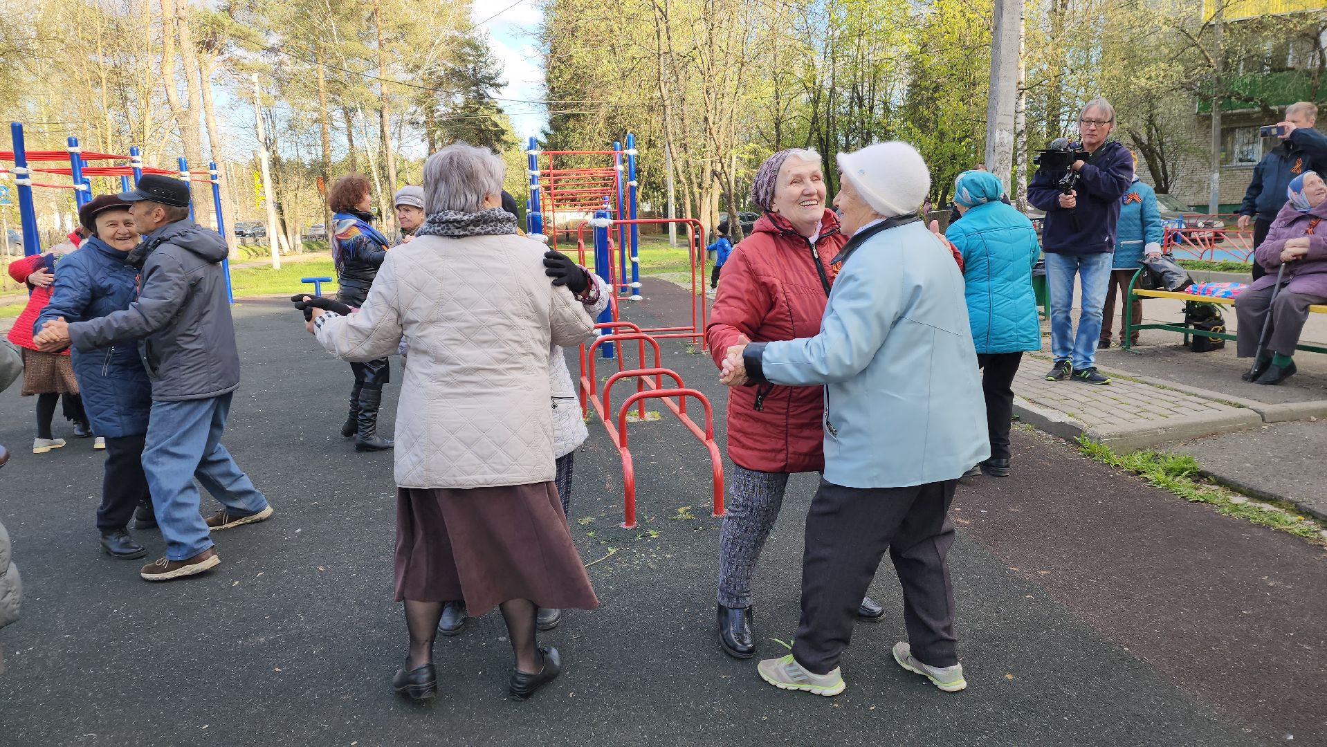 пушкинский округ, поселок,акция, песни победы, песни военных лет, жители,музыка под открытым небом,