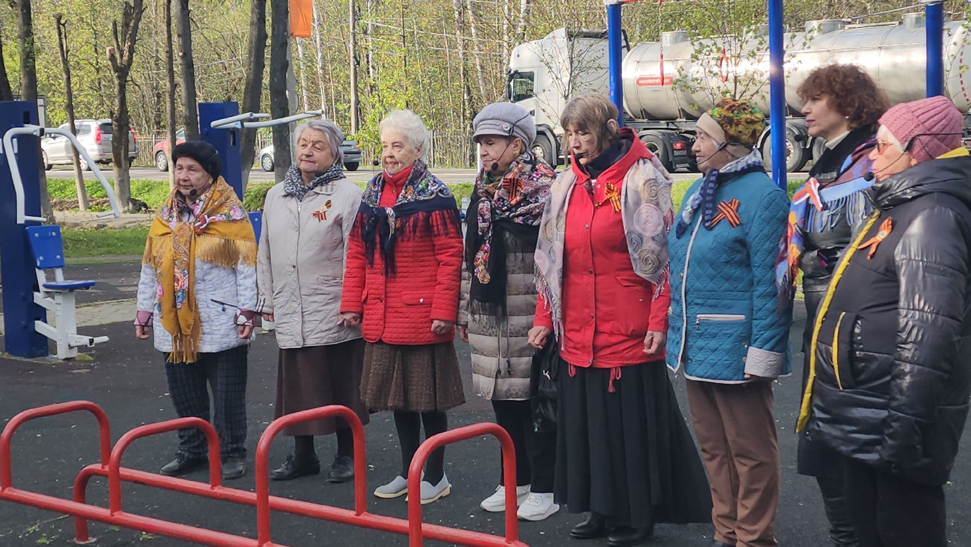 пушкинский округ, поселок,акция, песни победы, песни военных лет, жители,музыка под открытым небом,