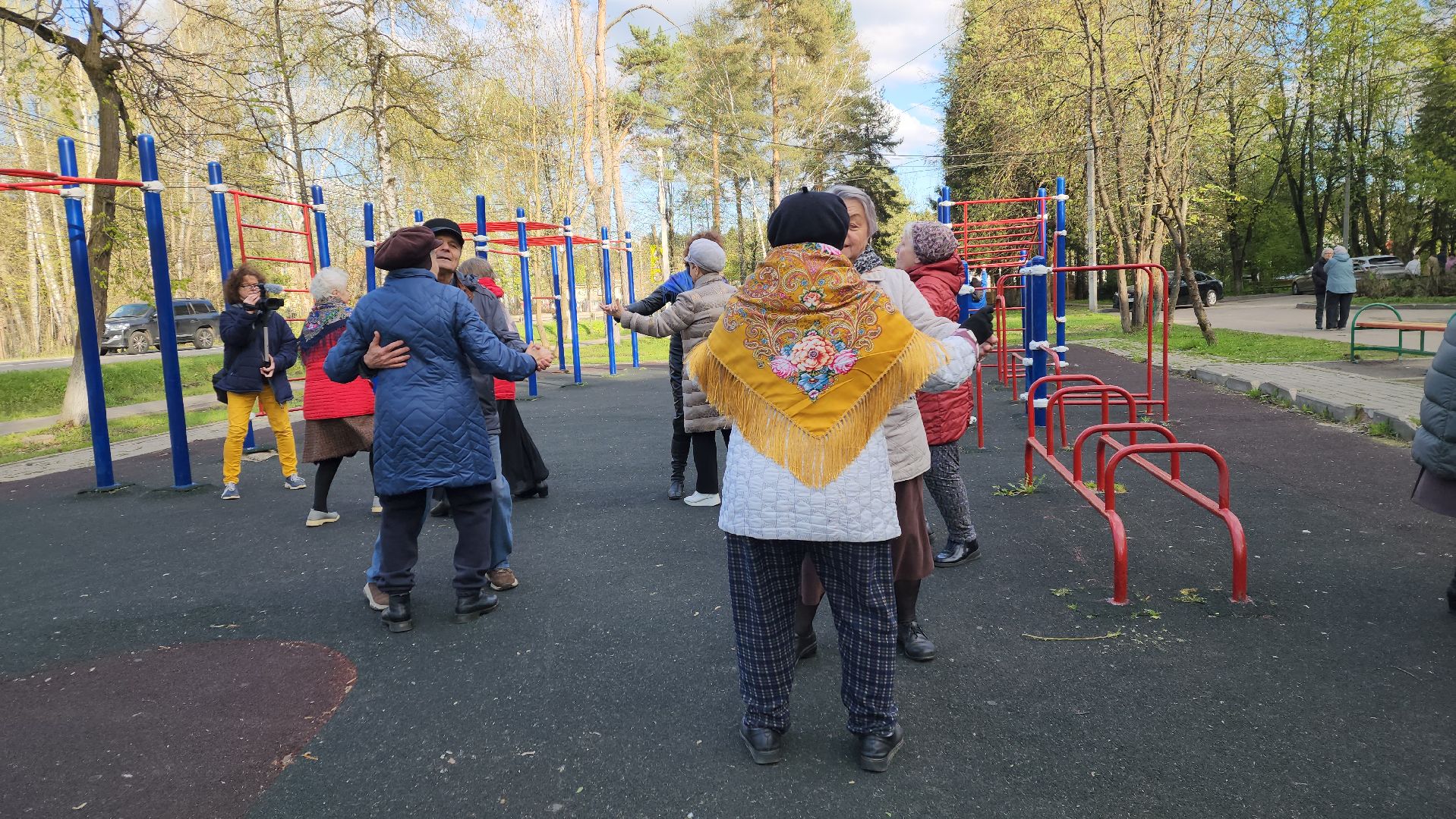 пушкинский округ, поселок,акция, песни победы, песни военных лет, жители,музыка под открытым небом,