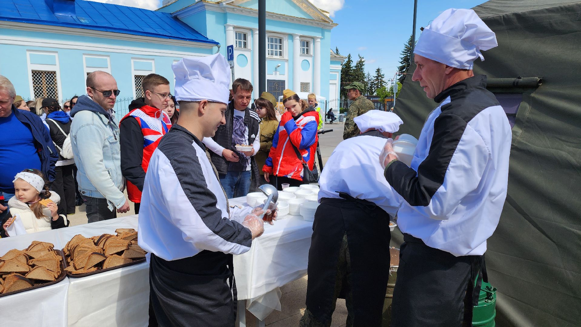 кашира, день победы, 9 мая, солдатская каша, раздача еды, праздник,