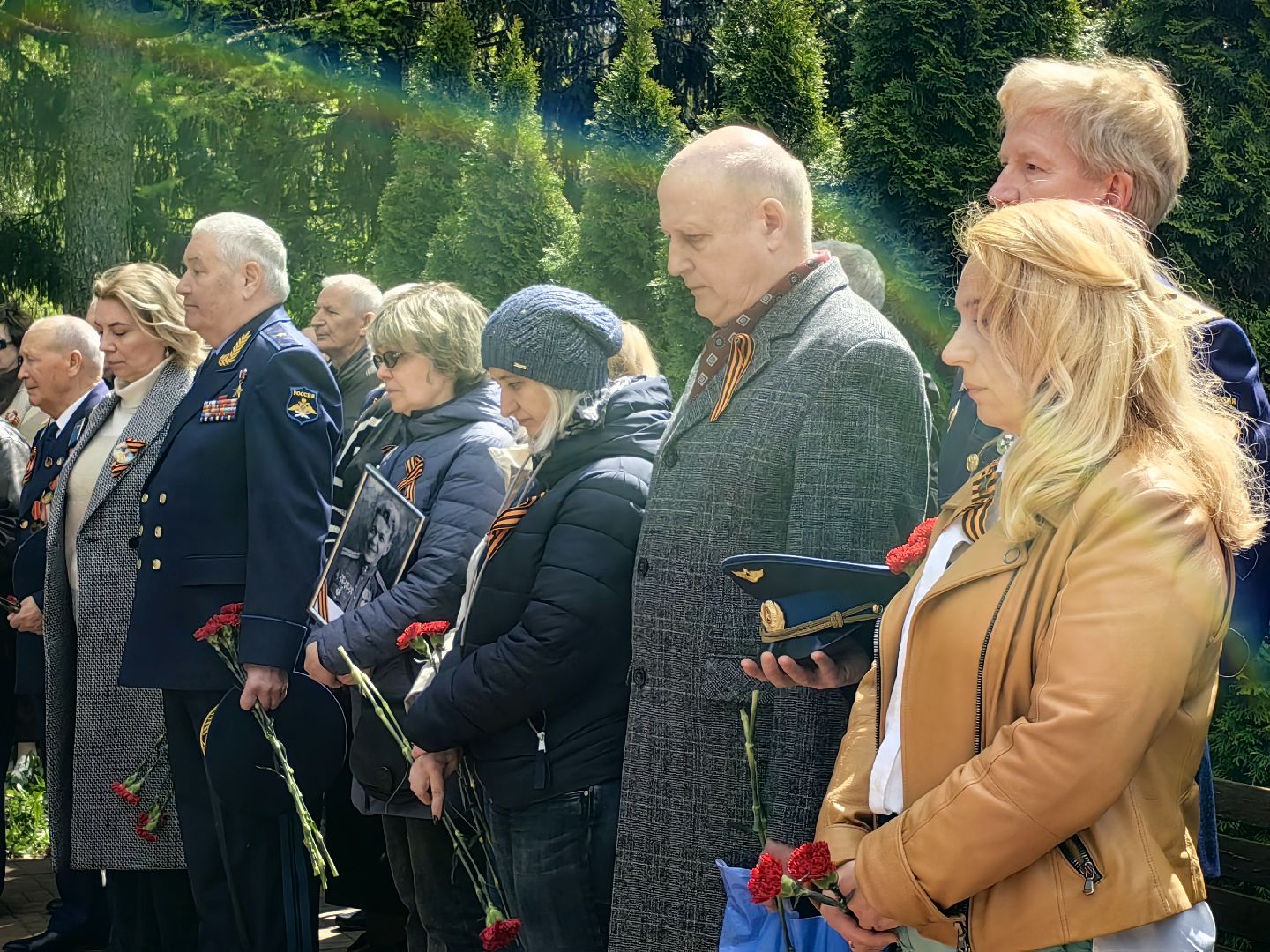 мемориал, цветы, гвоздики, 9 мая,