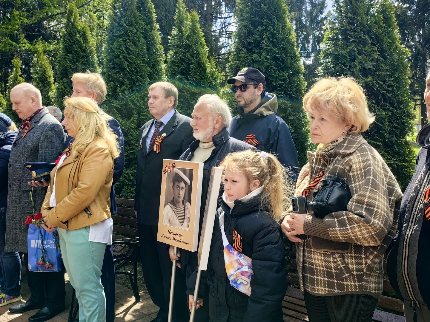 мемориал, цветы, гвоздики, 9 мая,