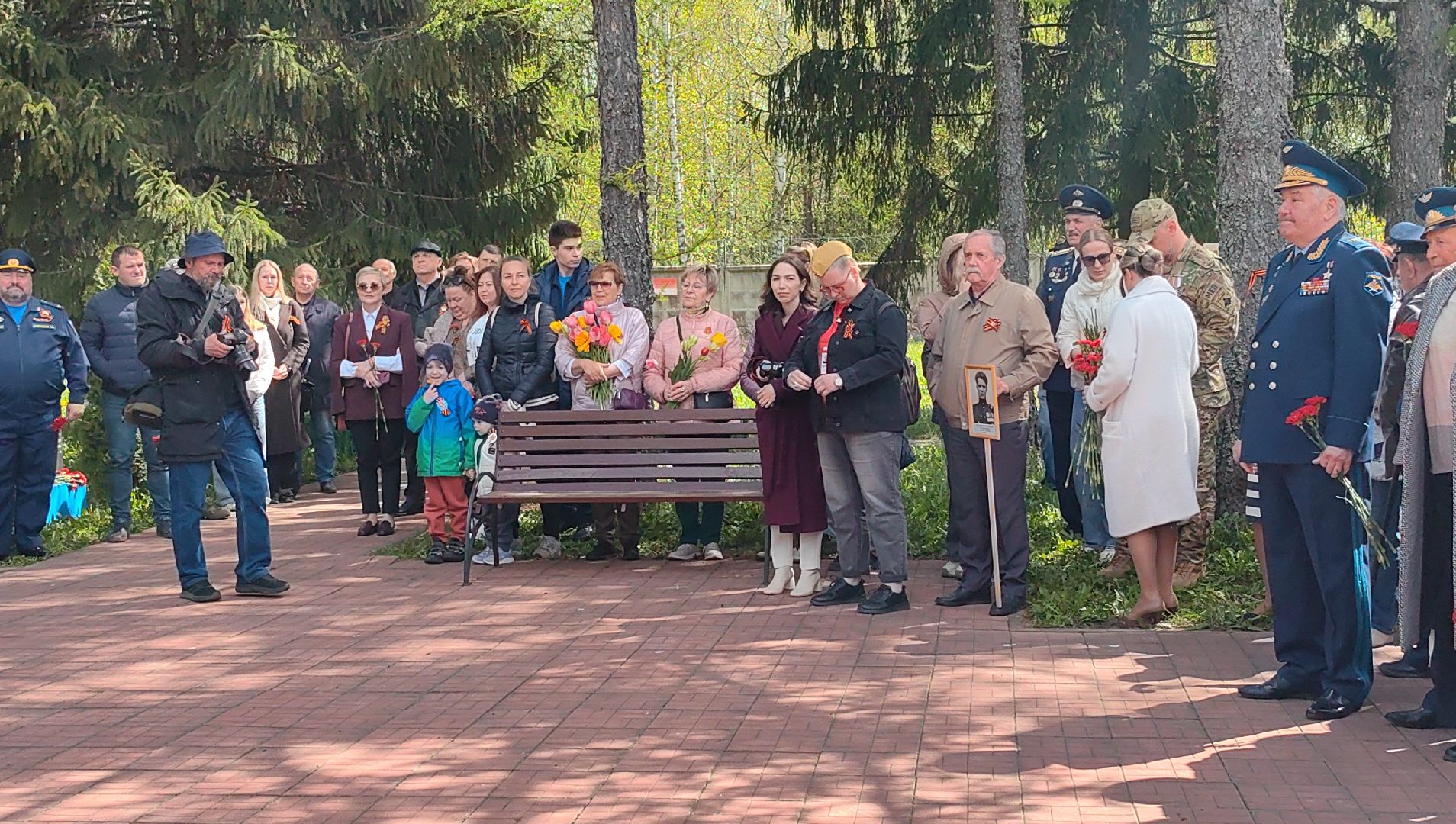 мемориал, цветы, гвоздики, 9 мая,