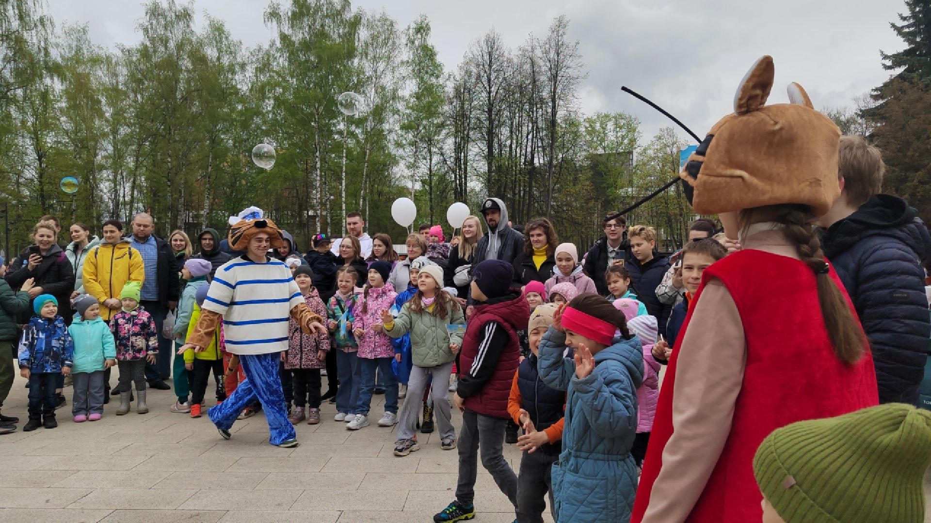 Пушкино, Пушкинский округ, парки Подмосковья, Пушкинские парки, дети, мыльные пузыри, 1 мая, МирТрудМай, весна в Подмосковье