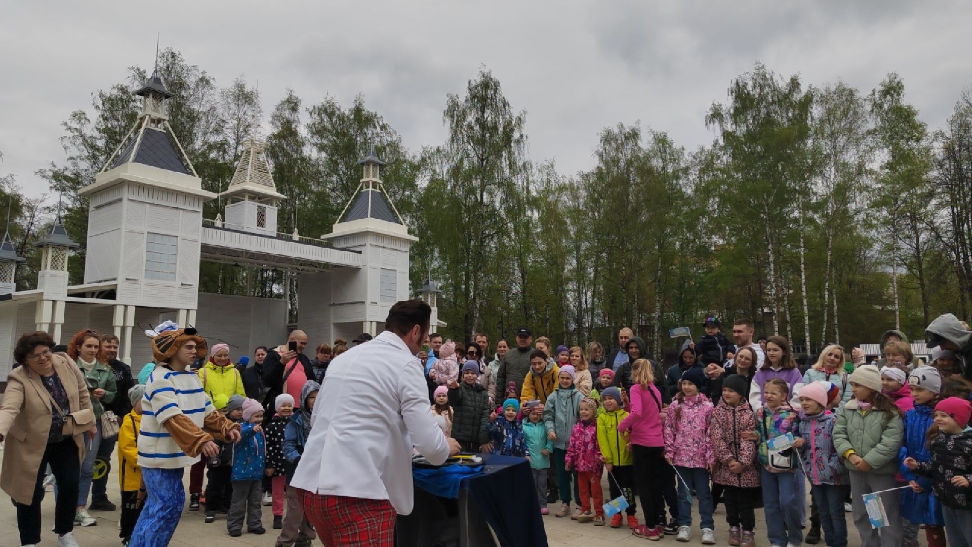 Пушкино, Пушкинский округ, парки Подмосковья, Пушкинские парки, дети, мыльные пузыри, 1 мая, МирТрудМай, весна в Подмосковье