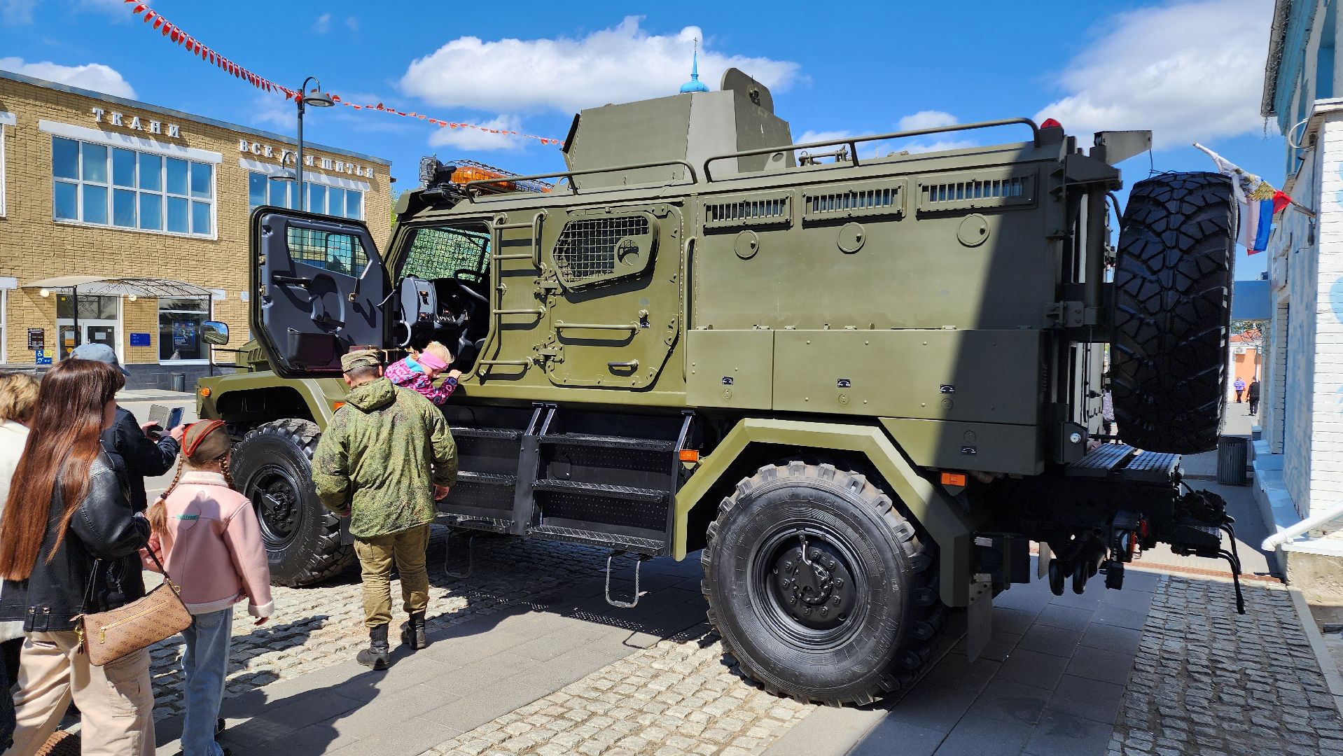 кашира, праздник , день победы, 9 мая, выставка военной техники,