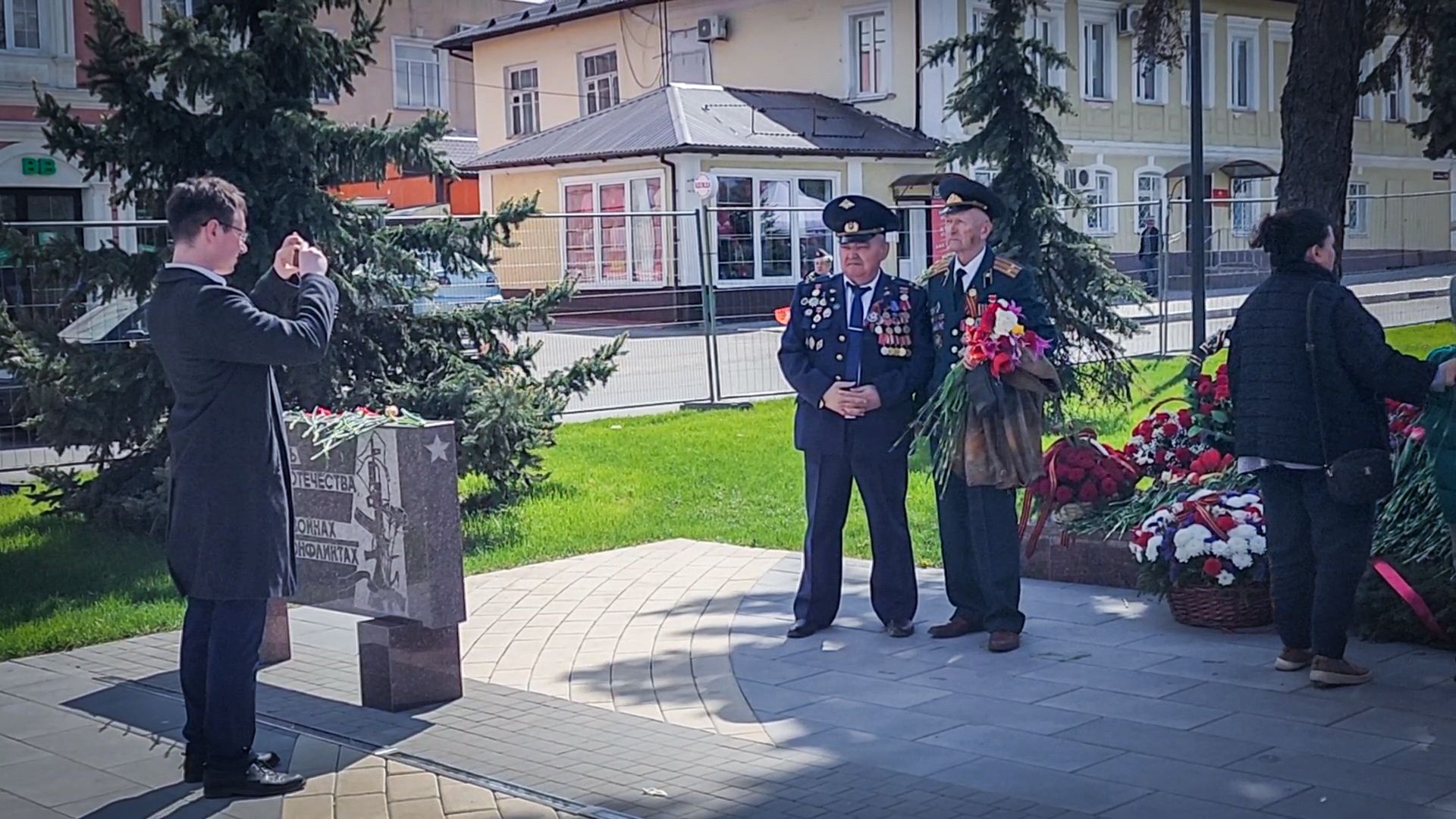 бронницы, день победы в бронницах, возложение цветов в день победы,