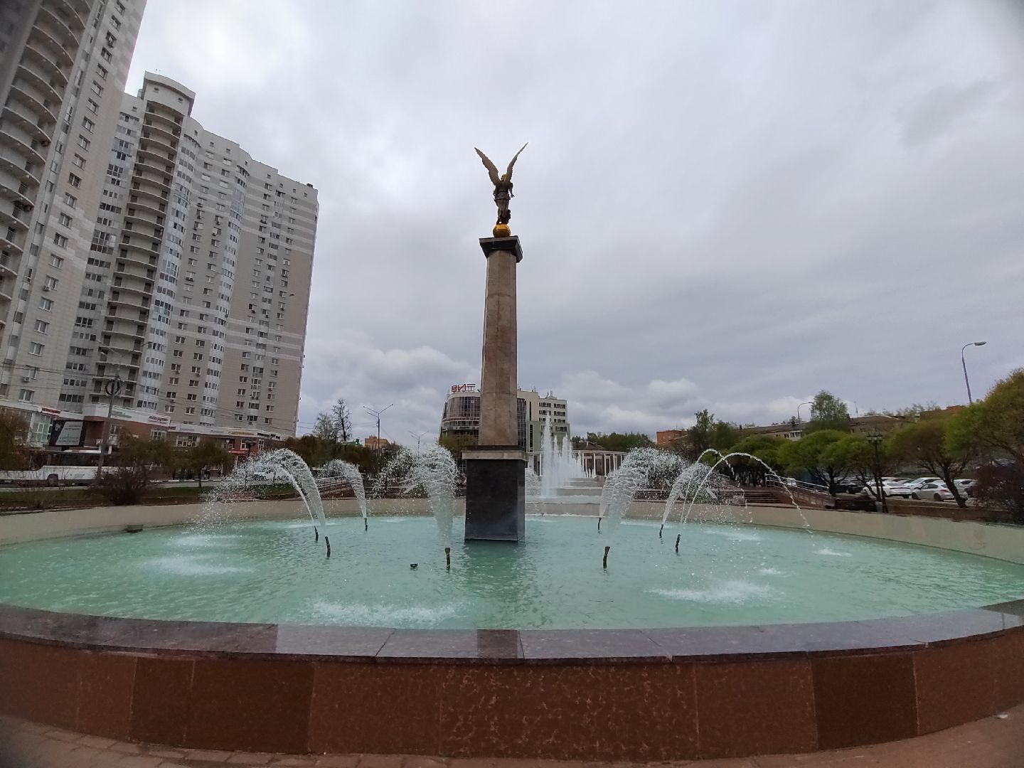 Пушкино, Пушкинский округ, фонтаны, памятник, жители, весна в Подмосковье