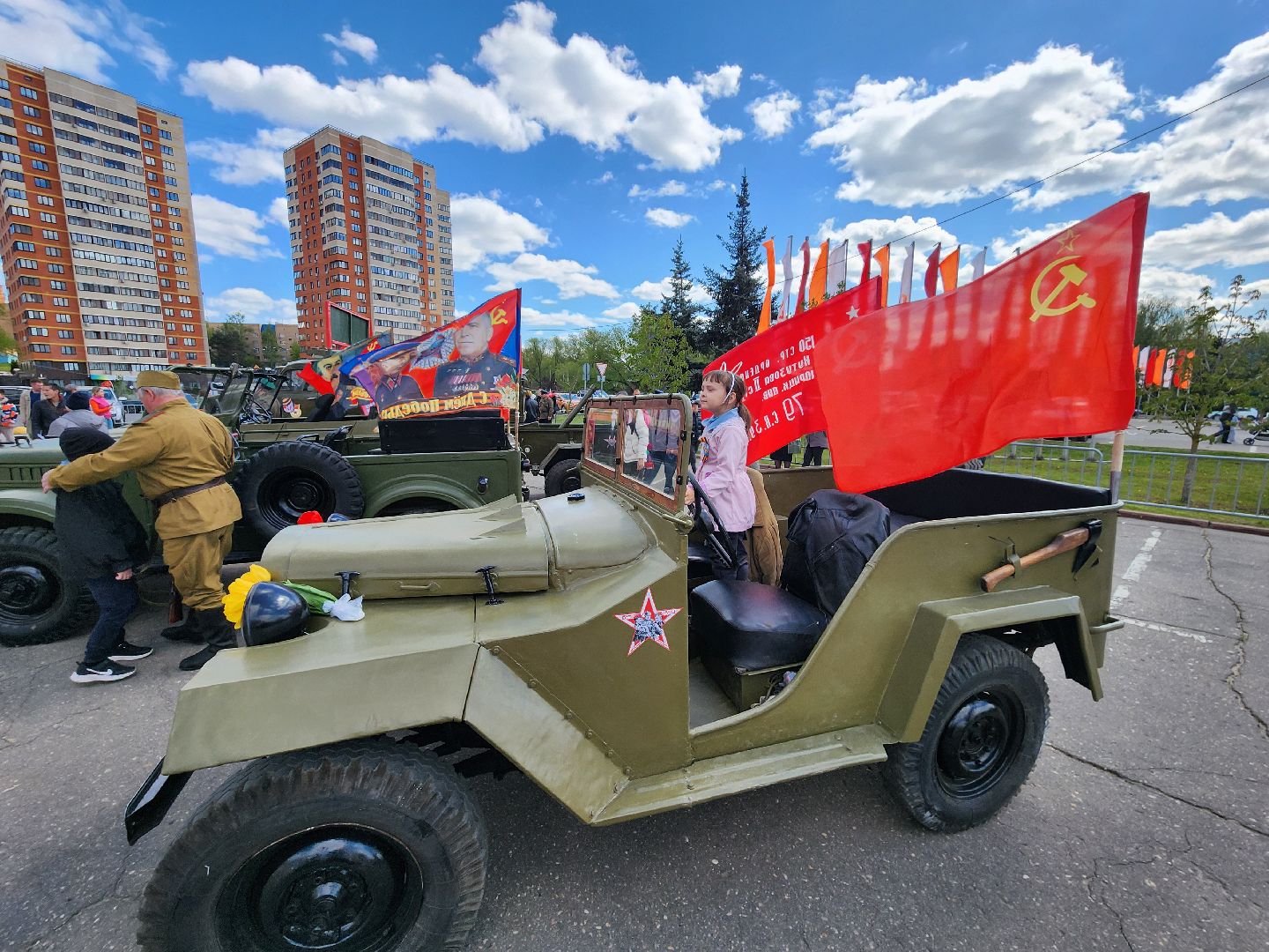Чехов, День Победы, Советская площадь, выставка ретро-техники, машины военных лет, полуторка,  боевая машина Катюша, мотоциклы, джипы,