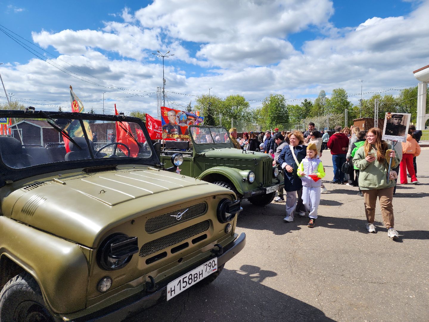 Чехов, День Победы, Советская площадь, выставка ретро-техники, машины военных лет, полуторка,  боевая машина Катюша, мотоциклы, джипы,