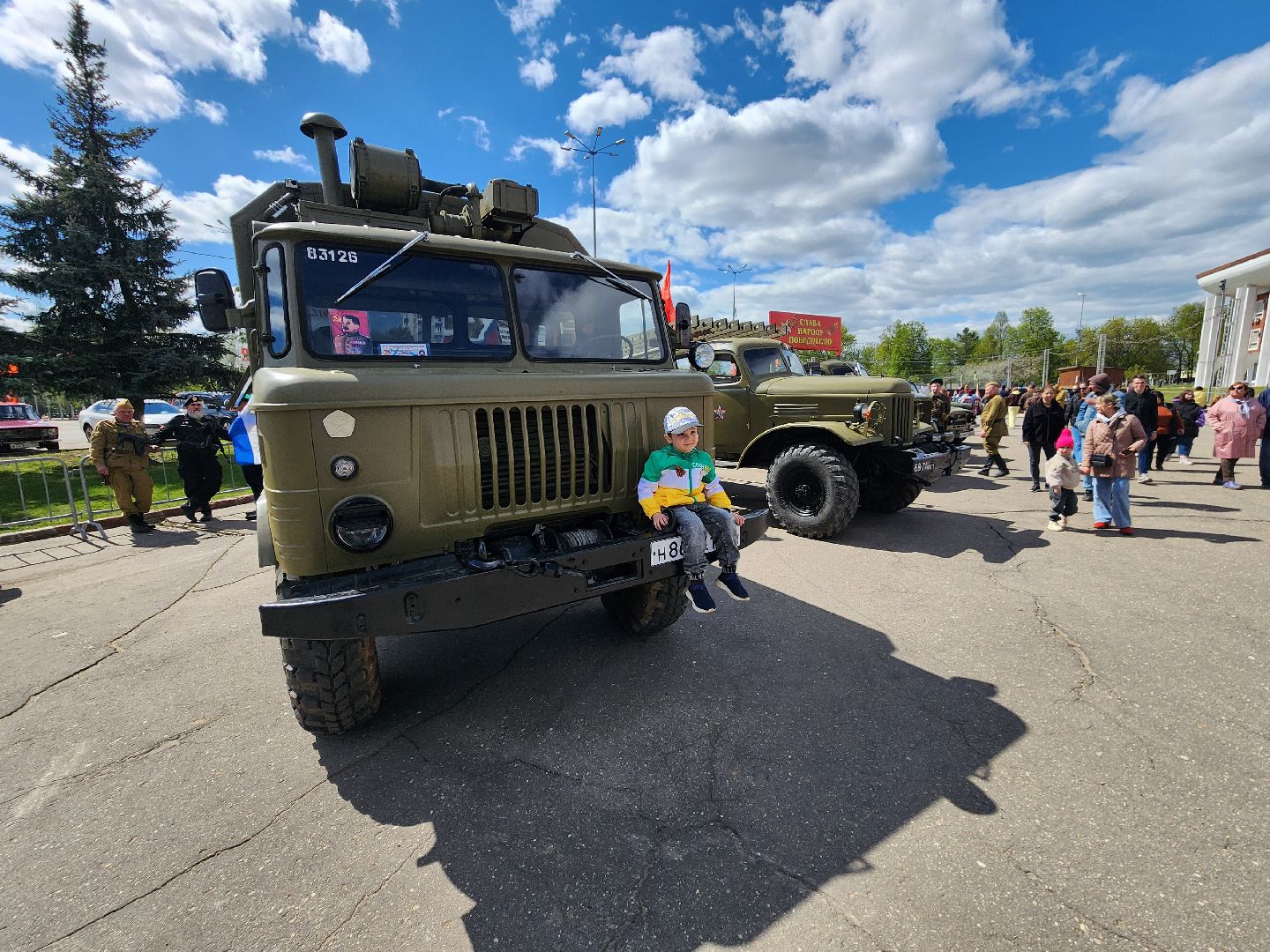 Чехов, День Победы, Советская площадь, выставка ретро-техники, машины военных лет, полуторка,  боевая машина Катюша, мотоциклы, джипы,