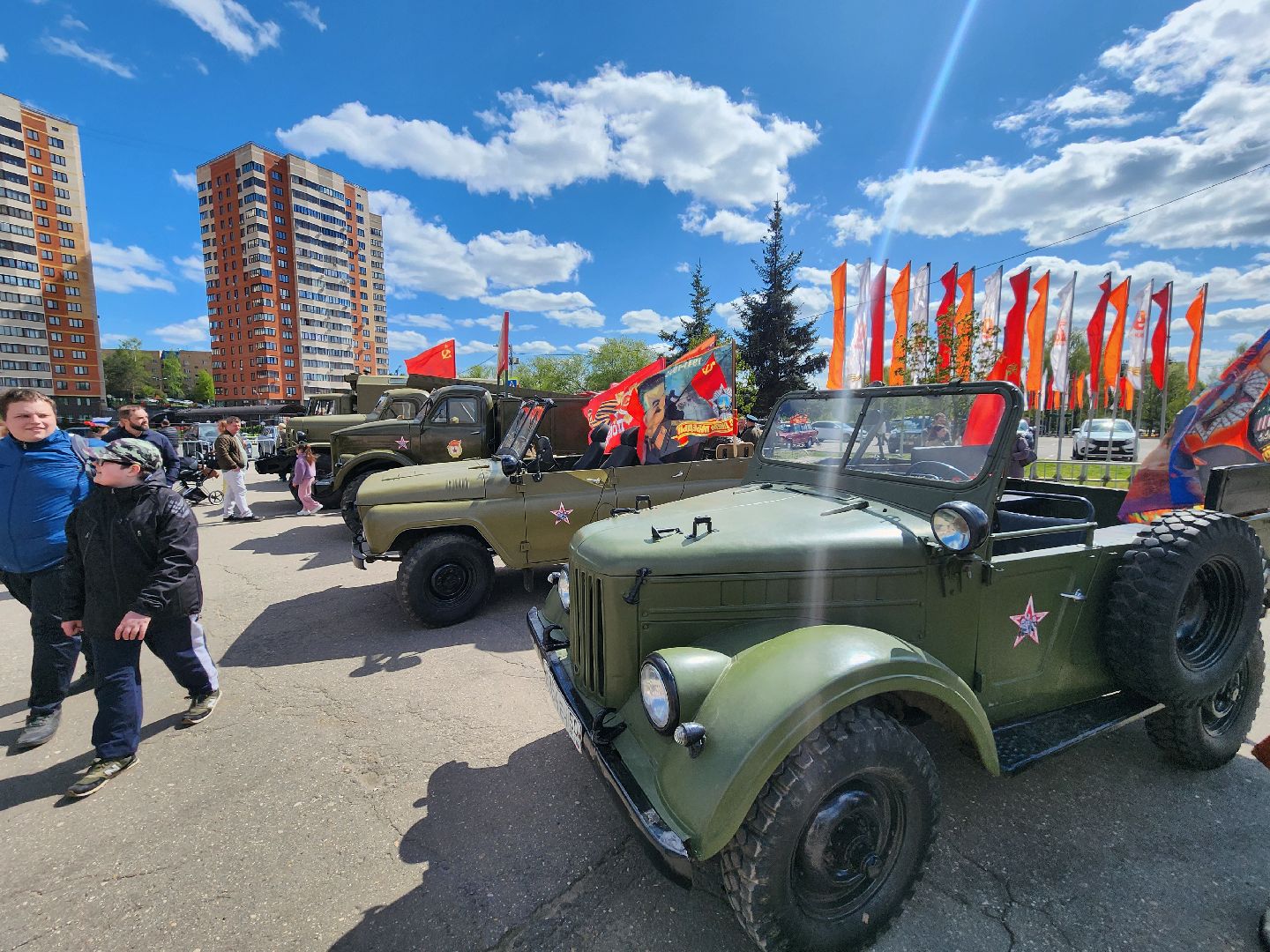 Чехов, День Победы, Советская площадь, выставка ретро-техники, машины военных лет, полуторка,  боевая машина Катюша, мотоциклы, джипы,