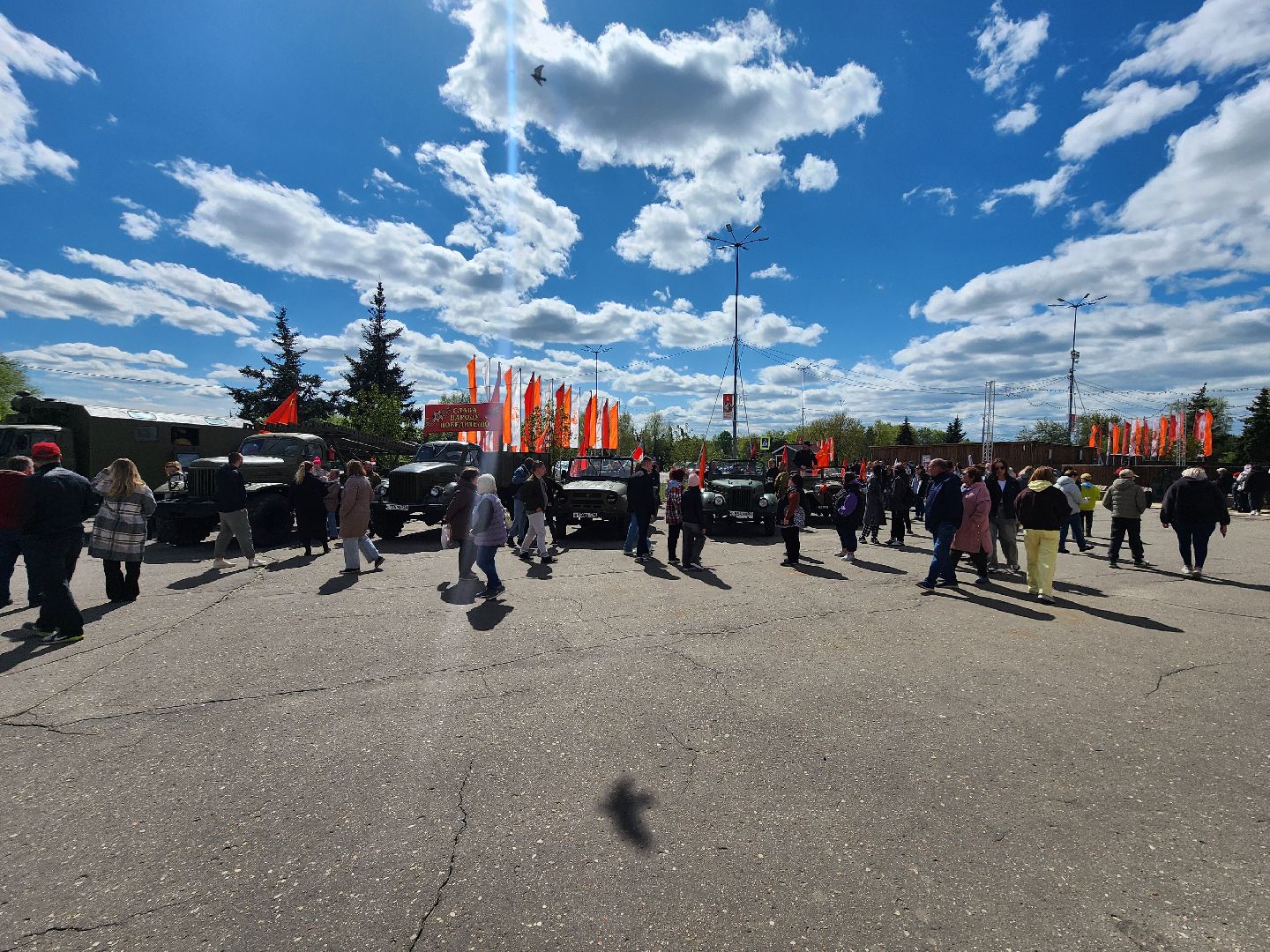 Чехов, День Победы, Советская площадь, выставка ретро-техники, машины военных лет, полуторка,  боевая машина Катюша, мотоциклы, джипы,